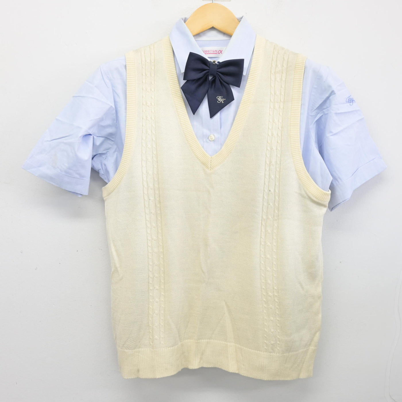 【中古】東京都 東京家政学院高等学校 女子制服 3点 (ニットベスト・シャツ) sf098821