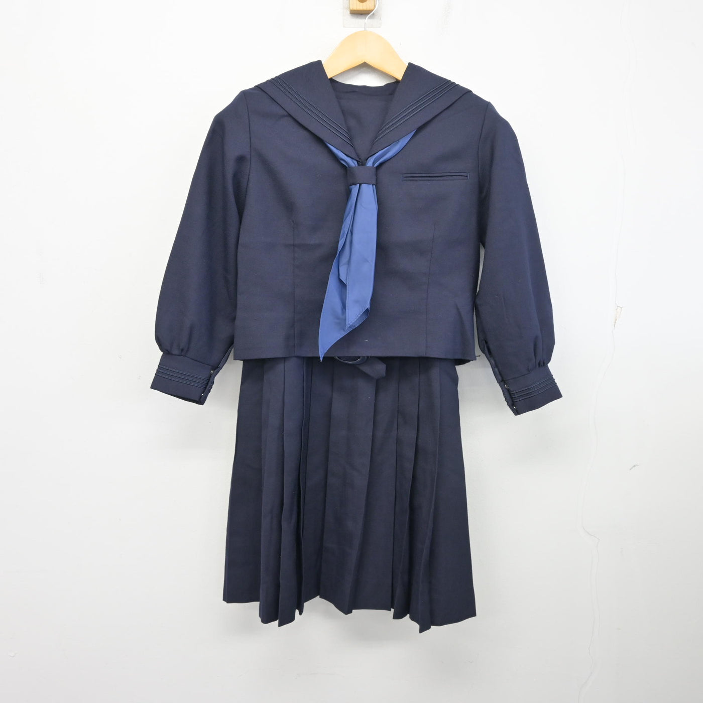 【中古】神奈川県 寒川中学校 女子制服 3点 (セーラー服・ジャンパースカート) sf098825