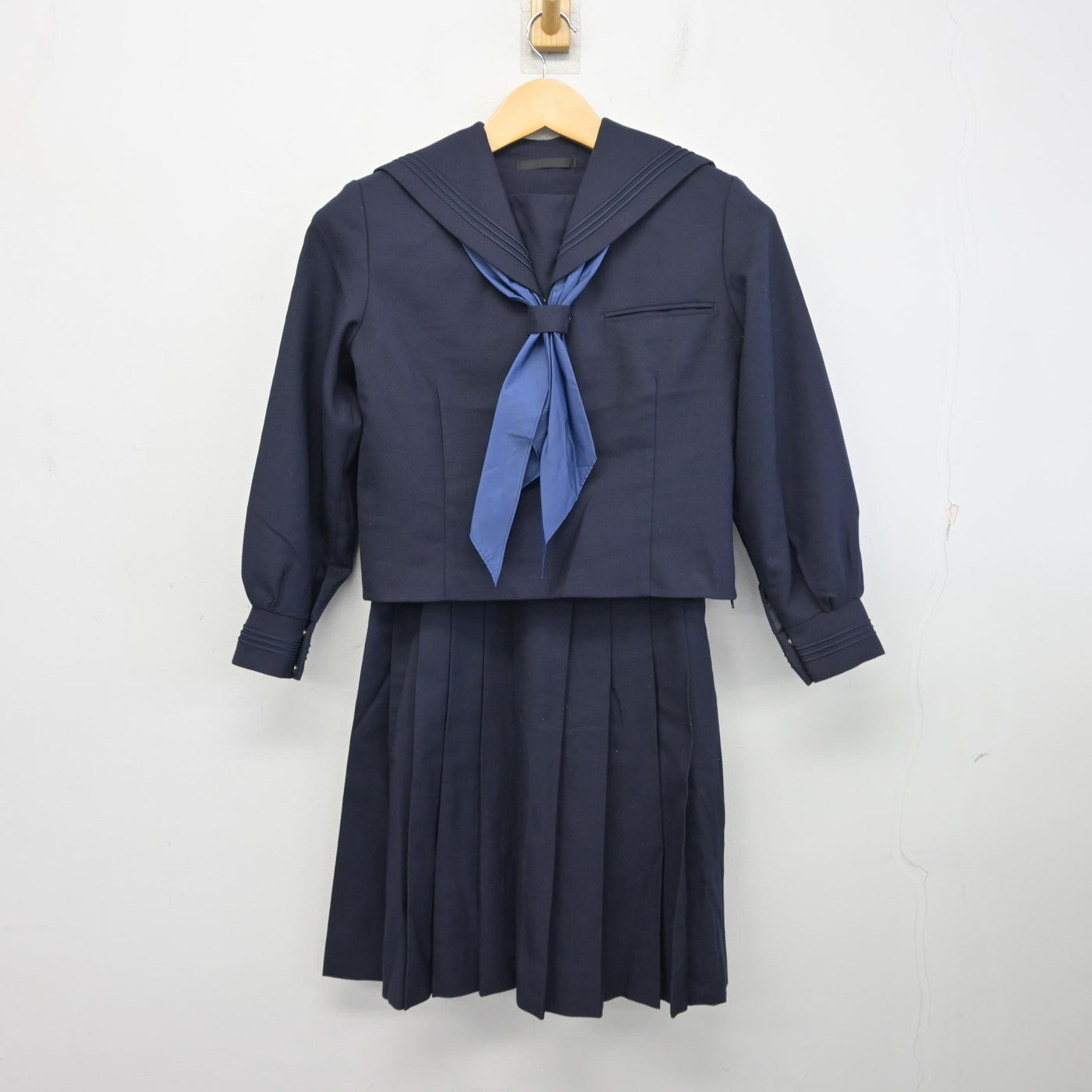 【中古】神奈川県 寒川中学校 女子制服 3点 (セーラー服・ジャンパースカート) sf098826