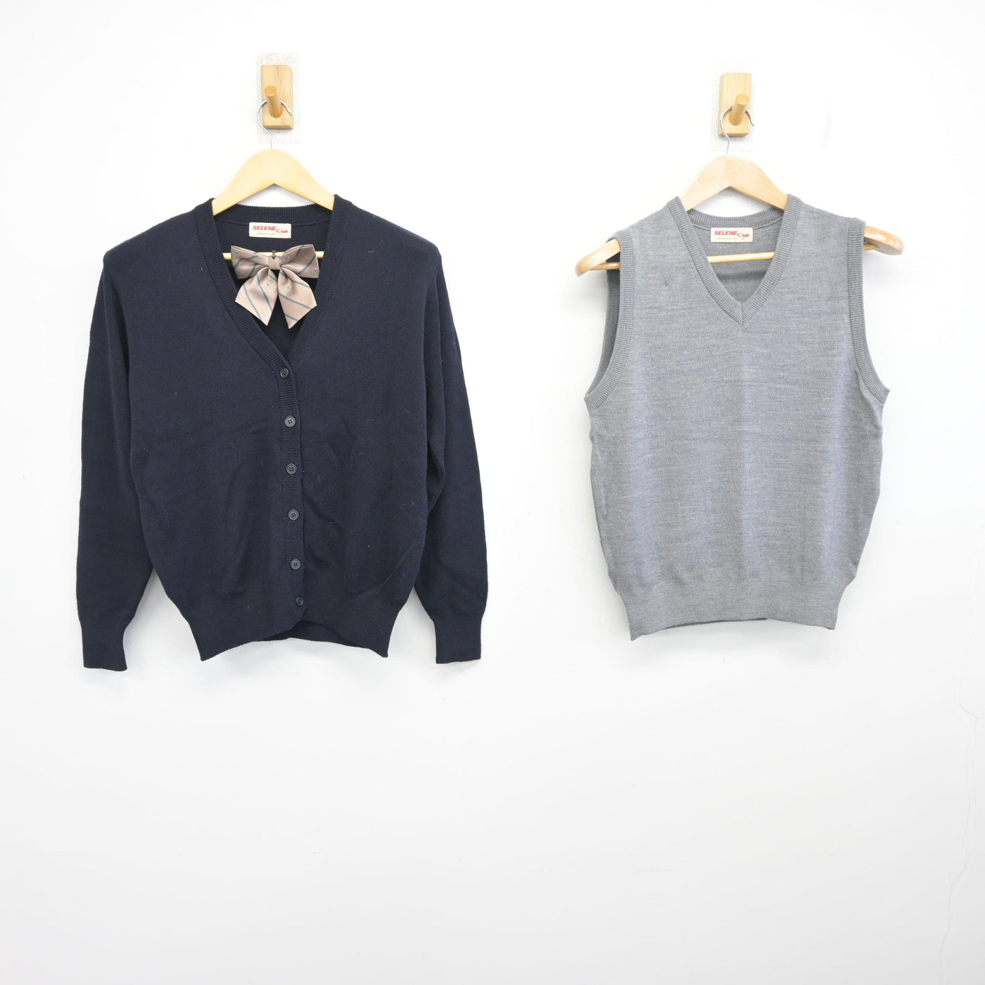 【中古】北海道 北海道紋別高等養護学校 女子制服 3点 (ニット・ニットベスト) sf098836