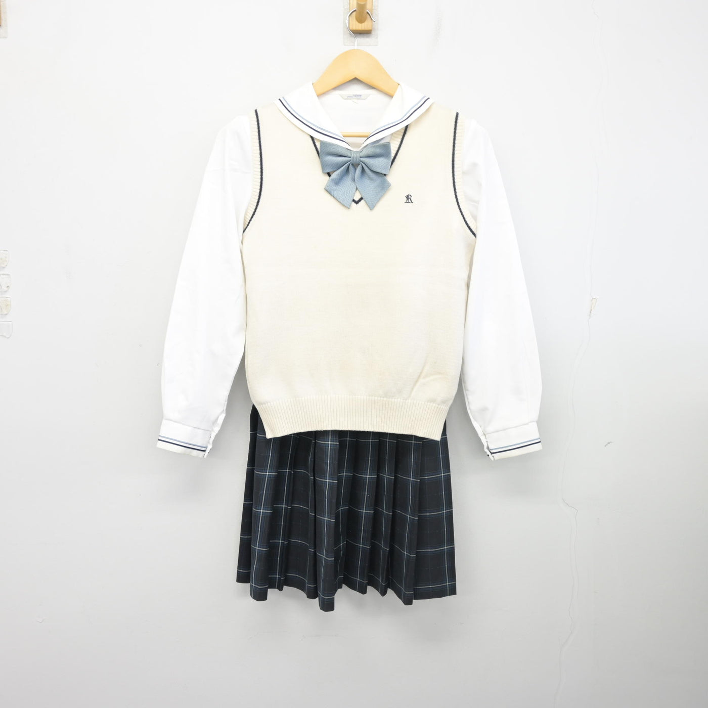 【中古】愛知県 愛知啓成高等学校 女子制服 4点 (ニットベスト・ブラウス・スカート) sf098845