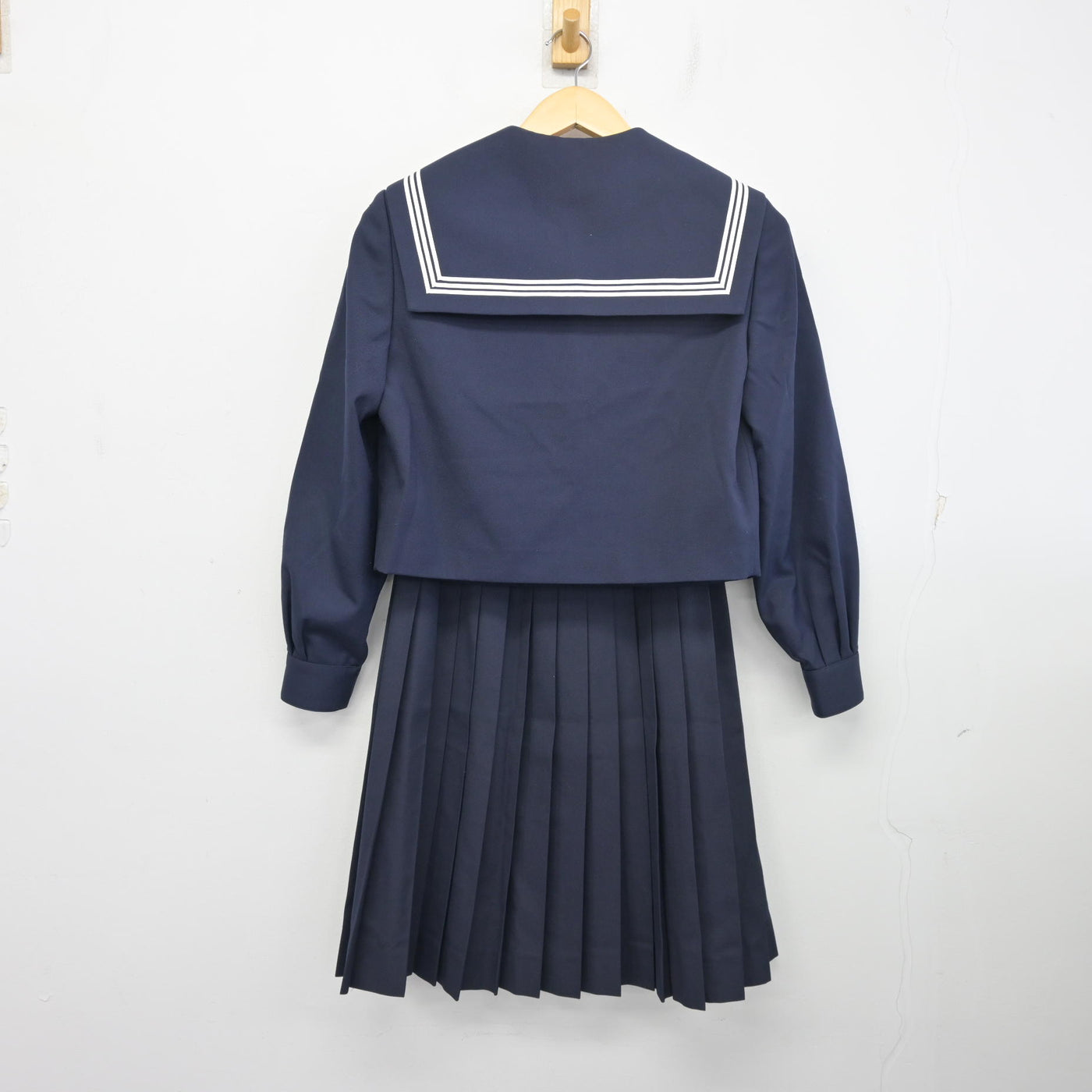 【中古】愛知県 尾西第一中学校/旧制服 女子制服 4点 (セーラー服・スカート) sf098850