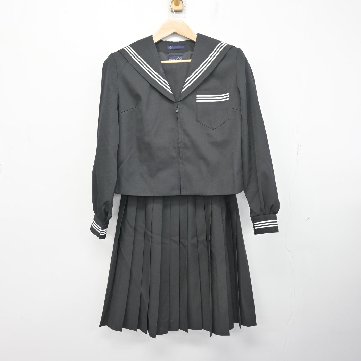 【中古】愛媛県 川之江南中学校 女子制服 2点 (セーラー服・スカート) sf098866