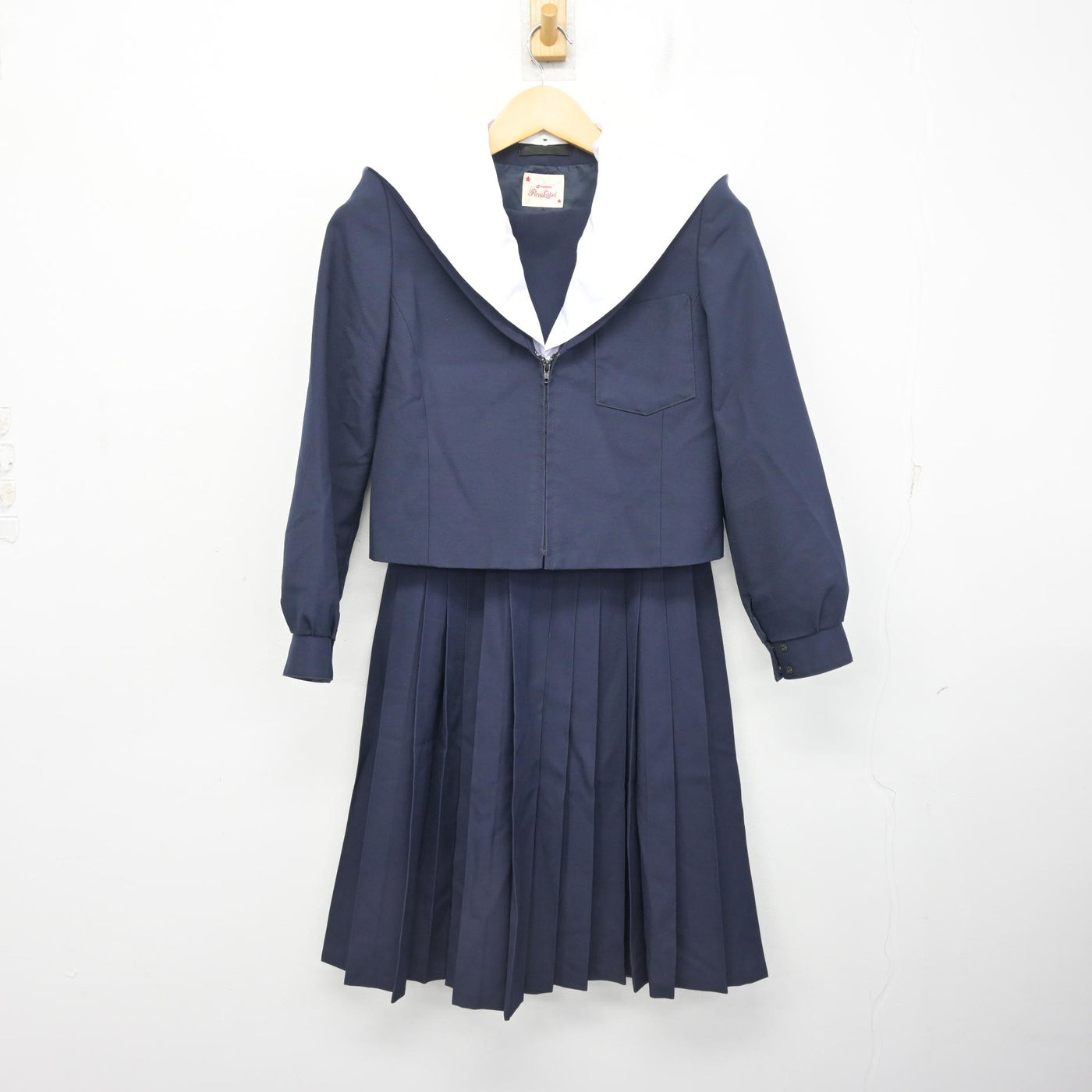 【中古】愛知県 大府北中学校 女子制服 2点 (セーラー服・スカート) sf098898
