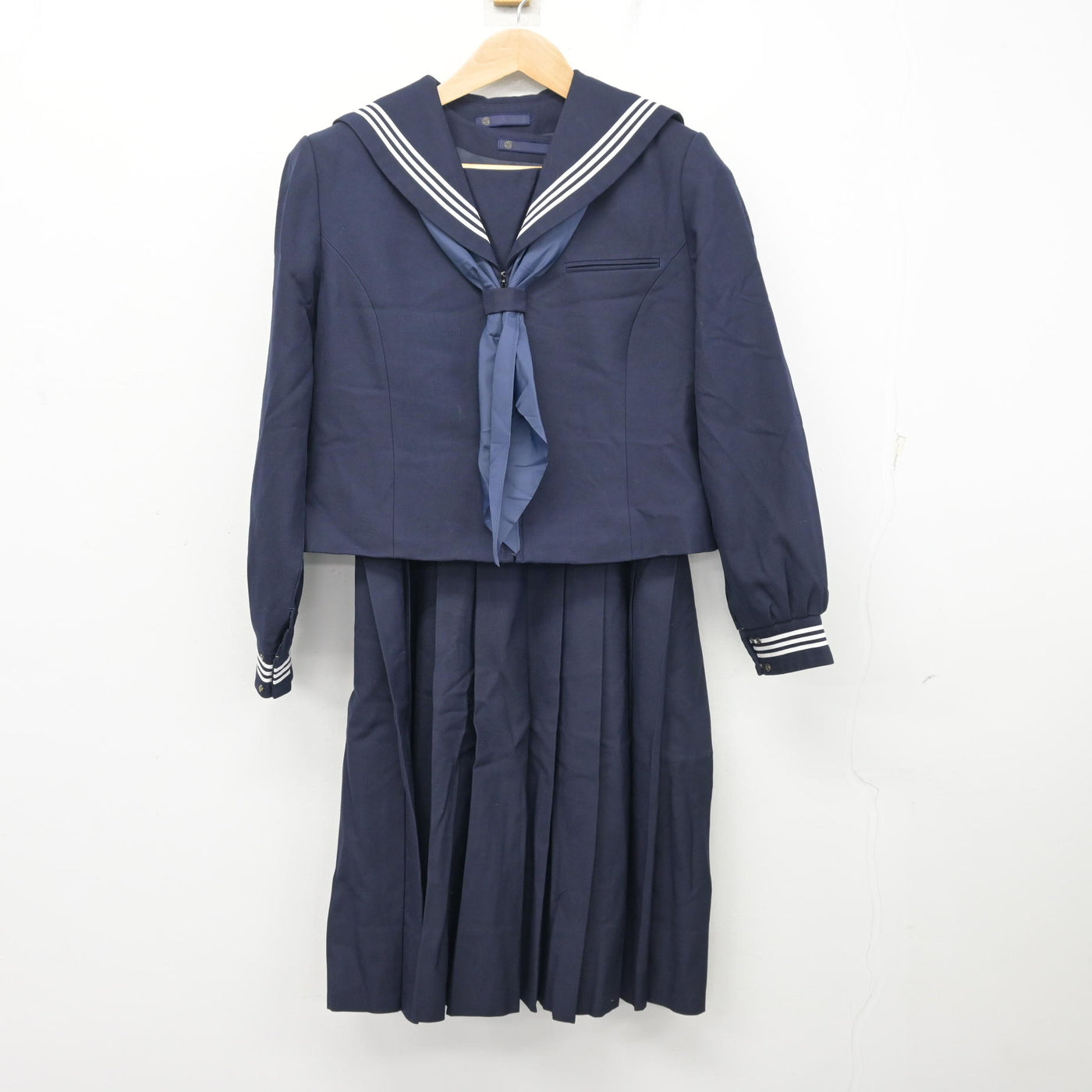 【中古】神奈川県 相模中学校 女子制服 3点 (セーラー服・ジャンパースカート) sf098920