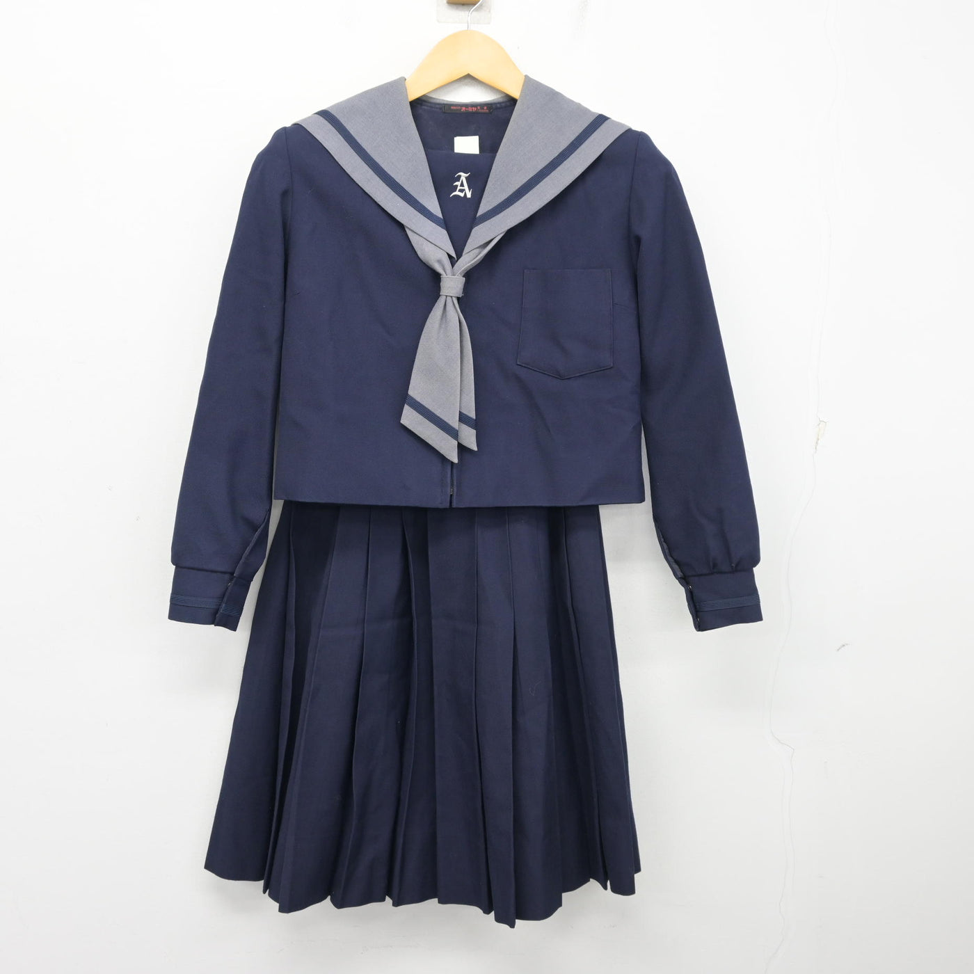 【中古】大阪府 阿武山中学校/旧制服 女子制服 3点 (セーラー服・スカート) sf098928