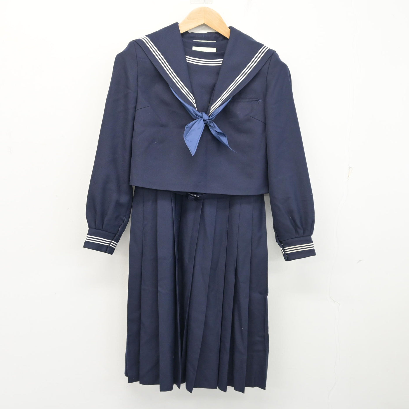 【中古】福岡県 野間中学校/旧制服 女子制服 3点 (セーラー服・ジャンパースカート) sf098936