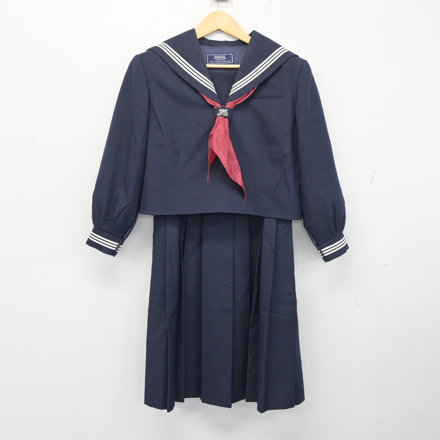 【中古】茨城県 取手第一中学校 女子制服 4点 (セーラー服・ジャンパースカート) sf098943