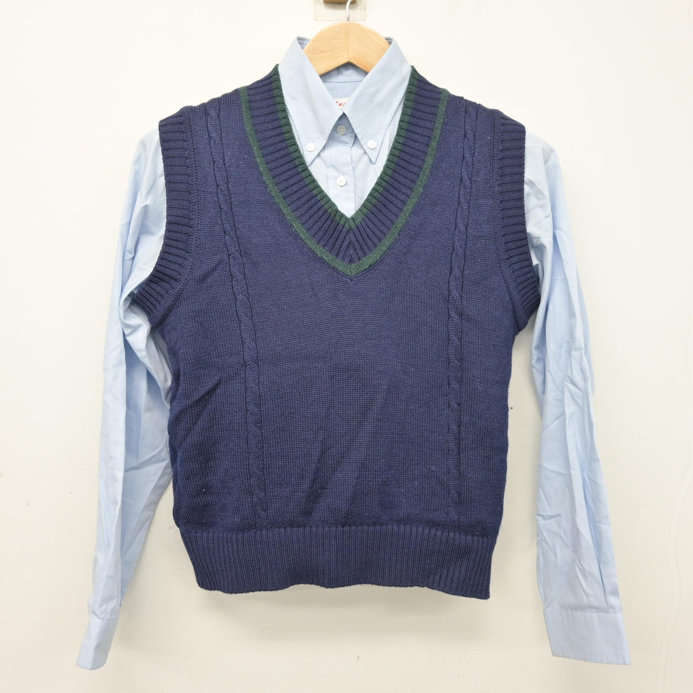 【中古】高知県 高知東高等学校 女子制服 2点 (ニットベスト・シャツ) sf098995