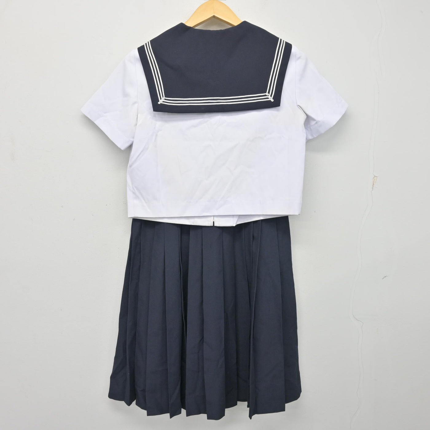 【中古】愛知県 丸の内中学校 女子制服 3点 (セーラー服・スカート) sf099004