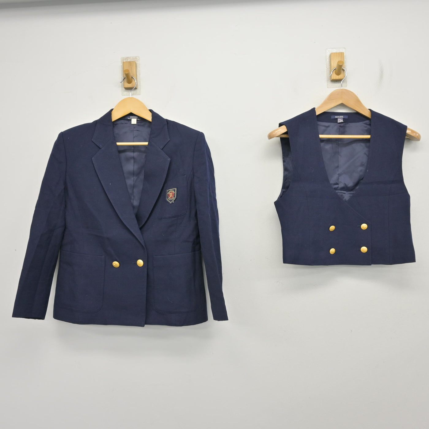 【中古】神奈川県 鵠沼女子高等学校 女子制服 3点 (ブレザー・ベスト・スカート) sf099027