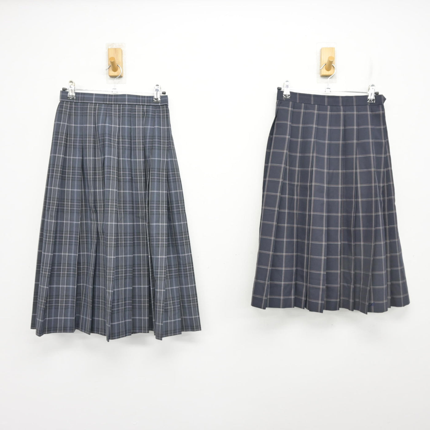 【中古】 学校名不明 女子制服 2点 (スカート・スカート) sf099042