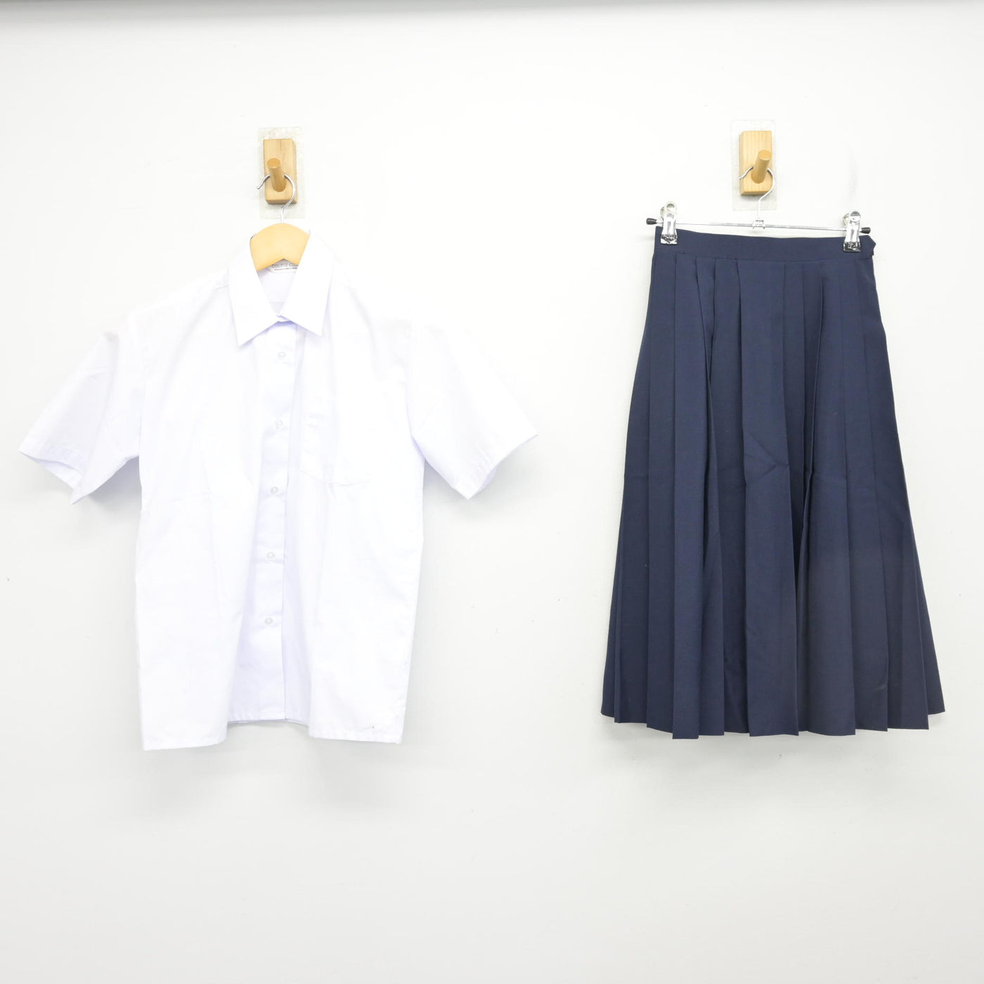 【中古】千葉県 八木が谷中学校 女子制服 2点 (シャツ・スカート) sf099045