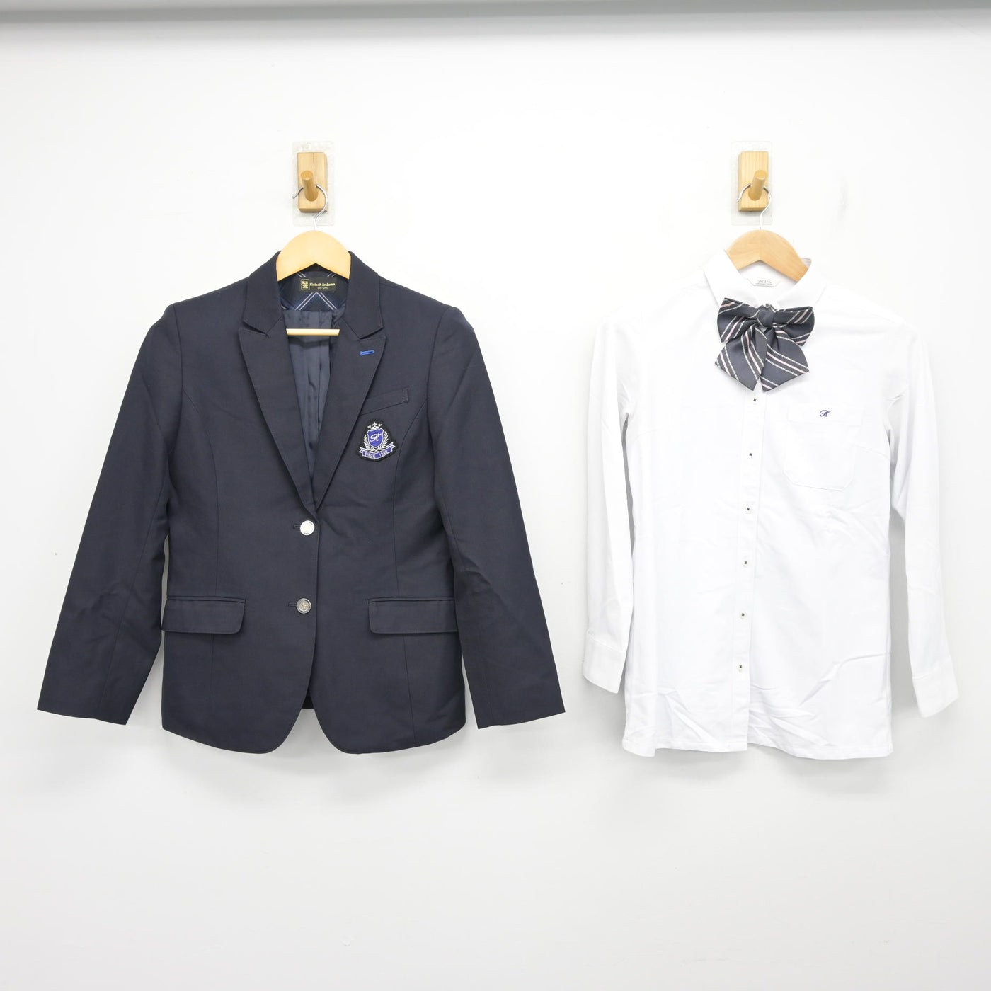 【中古】福岡県 古賀竟成館高等学校 女子制服 3点 (ブレザー・シャツ) sf099059