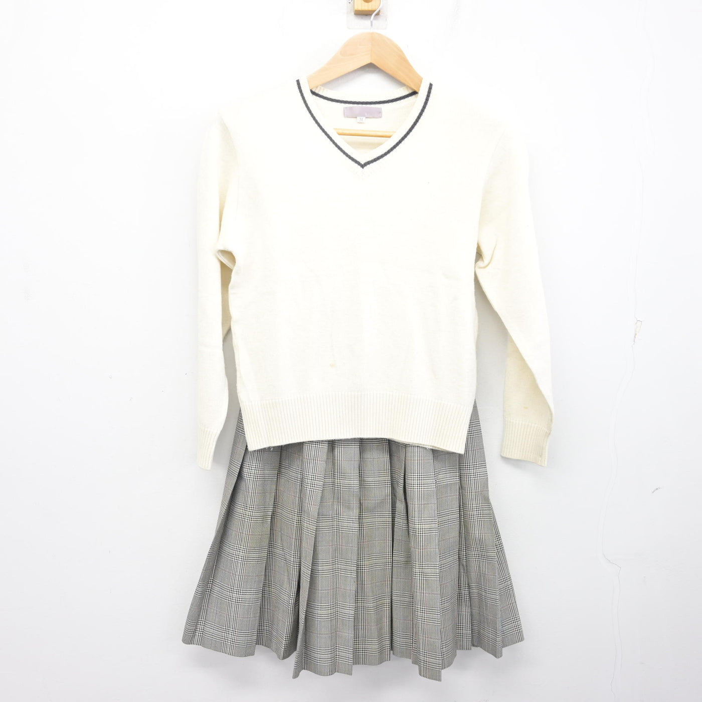 【中古】埼玉県 淑徳与野中学校・高等学校 女子制服 4点 (ブレザー・ニット・スカート) sf099078