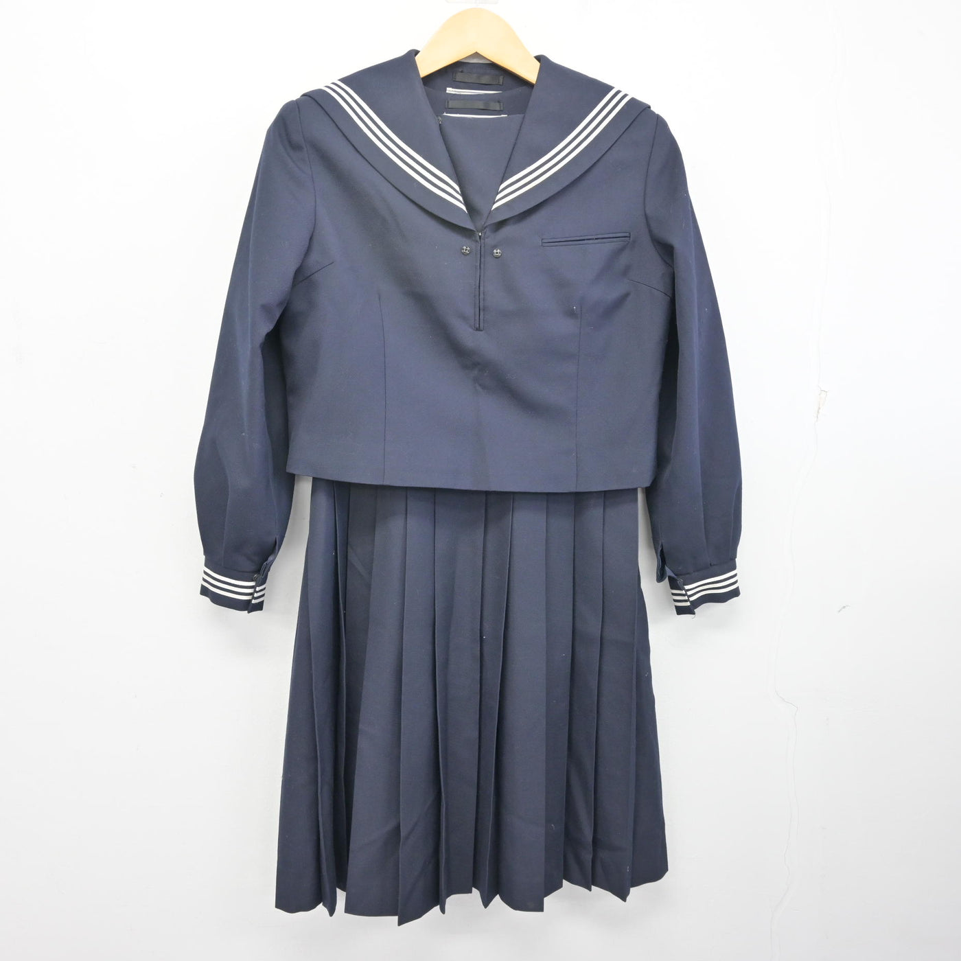 【中古】埼玉県 彦糸中学校 女子制服 2点 (セーラー服・ジャンパースカート) sf099085