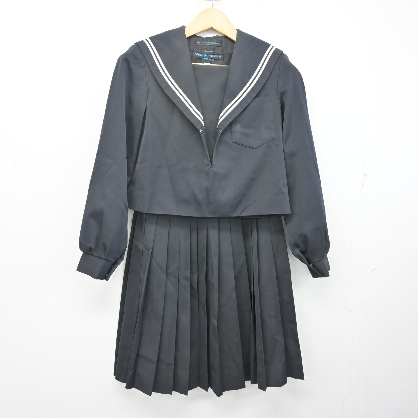 【中古】愛知県 幡豆中学校 女子制服 2点 (セーラー服・スカート) sf099093