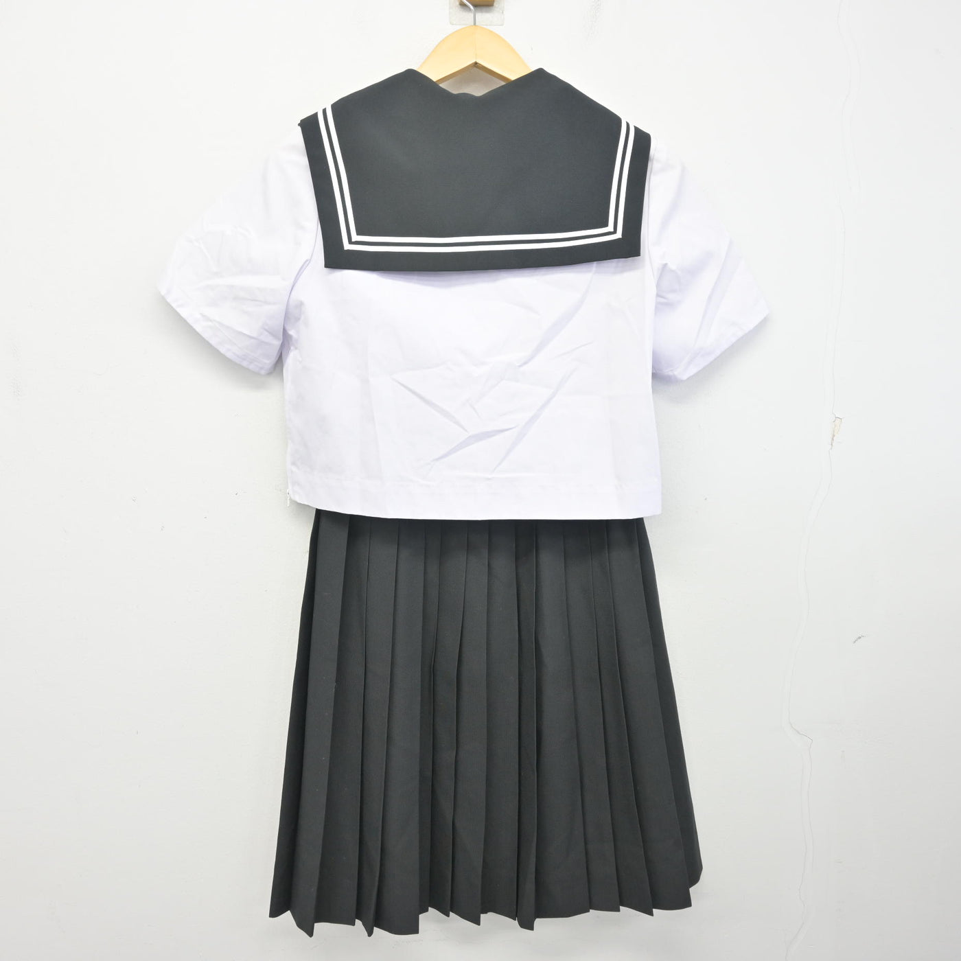 【中古】愛知県 幡豆中学校 女子制服 3点 (セーラー服・スカート) sf099094