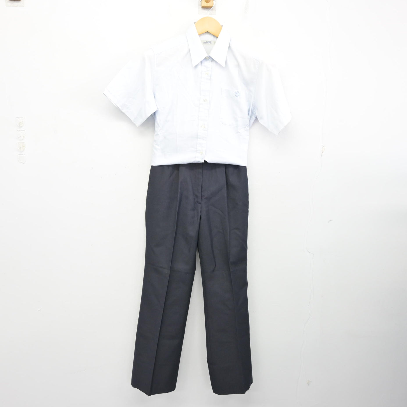 【中古】滋賀県 光泉カトリック中学校・高等学校 女子制服 2点 (シャツ・ズボン) sf099107