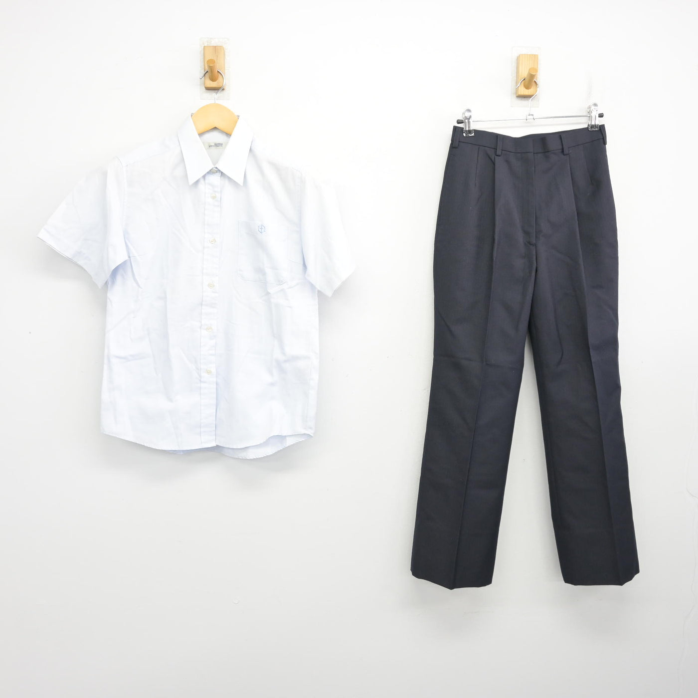 【中古】滋賀県 光泉カトリック中学校・高等学校 女子制服 2点 (シャツ・ズボン) sf099107
