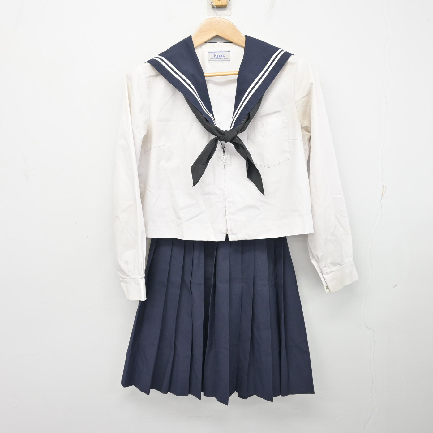 【中古】愛知県 横須賀中学校 女子制服 3点 (セーラー服・スカート) sf099175