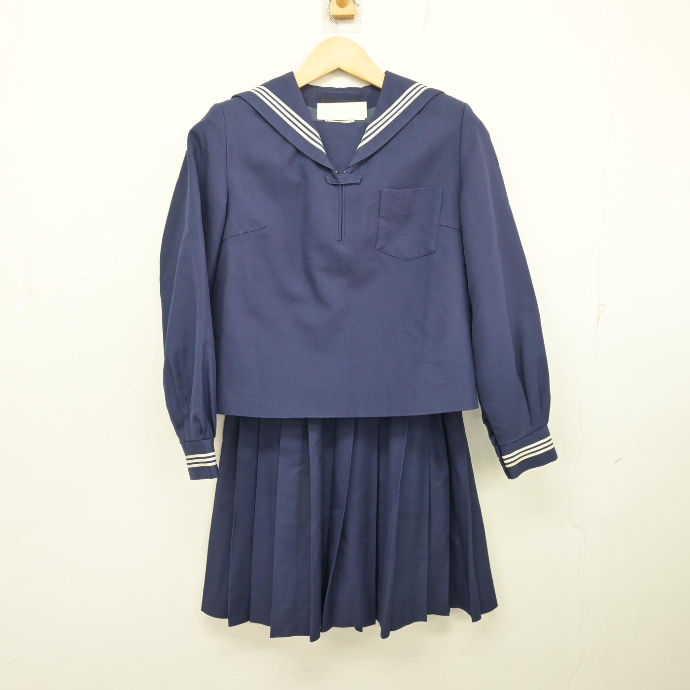 【中古】京都府 京都女子中学校 女子制服 2点 (セーラー服・スカート) sf099194