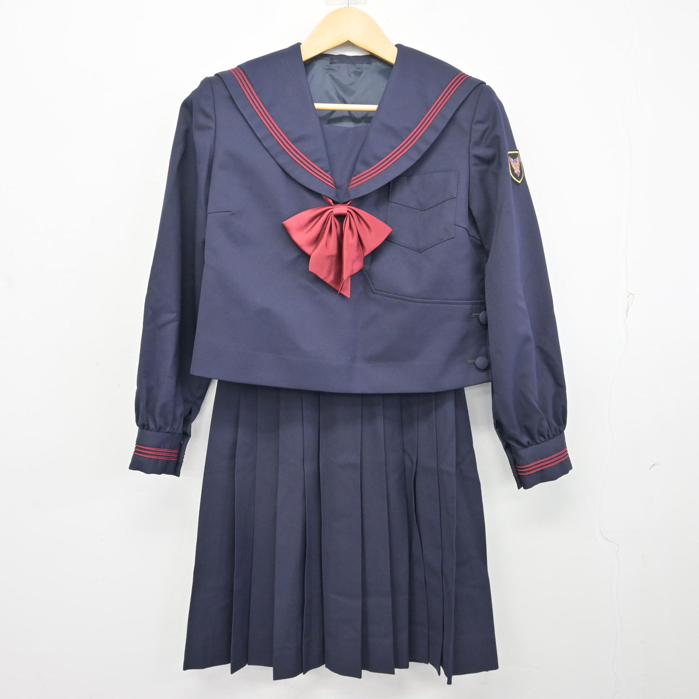 【中古】神奈川県 横浜隼人高等学校 女子制服 3点 (セーラー服・スカート) sf099369