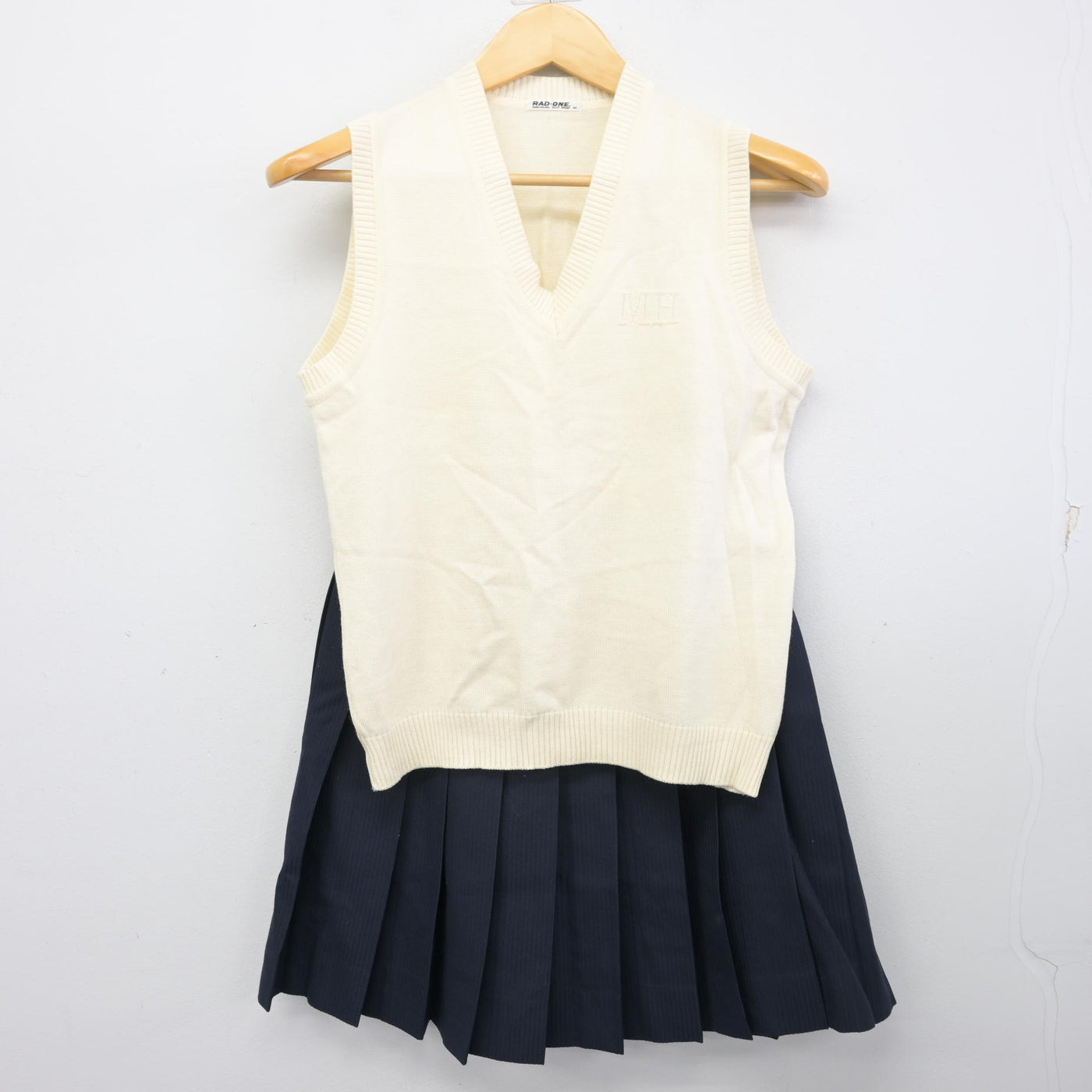 【中古】北海道 北海道釧路明輝高等学校 女子制服 4点 (ブレザー・ニットベスト・スカート) sf099395