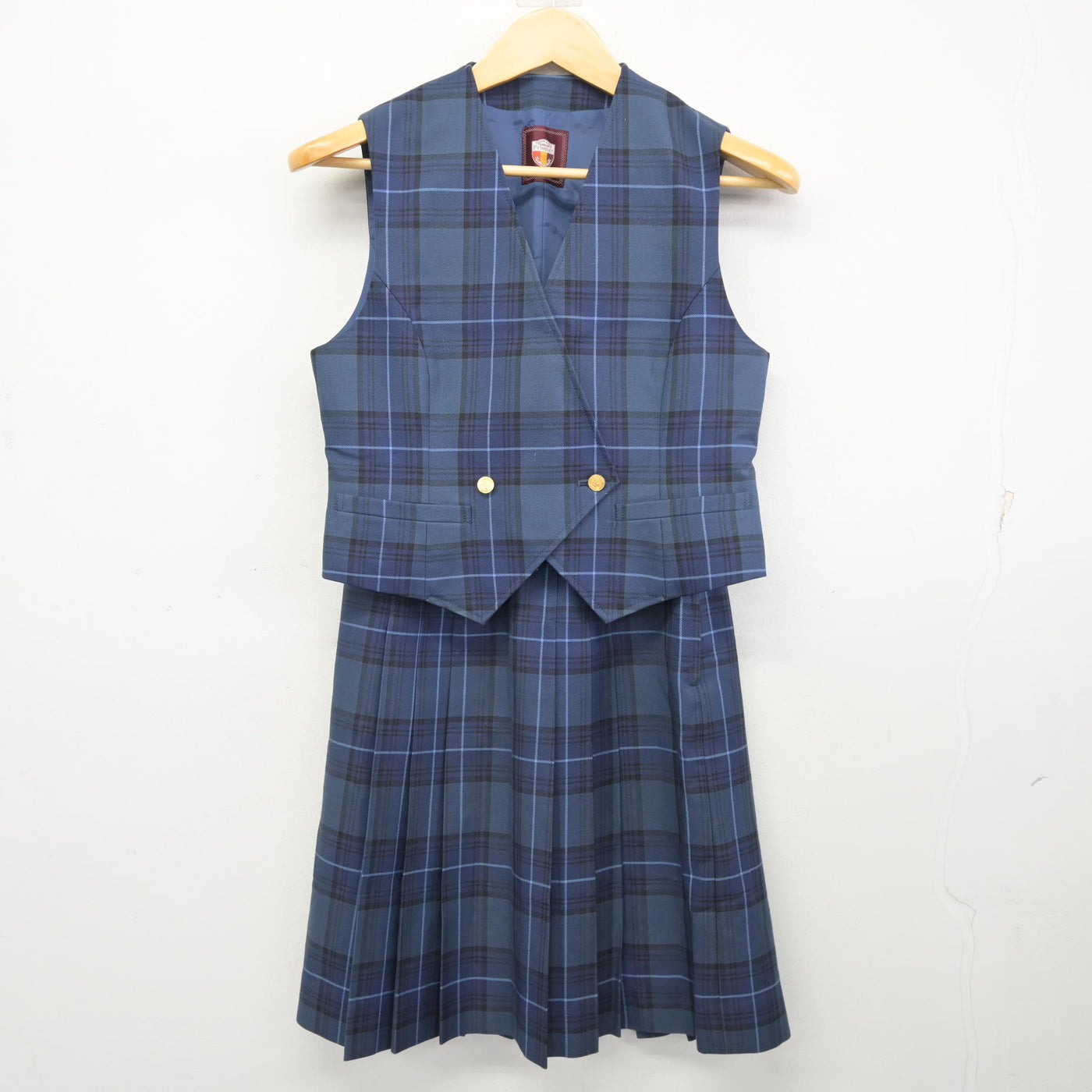 【中古】北海道 江別市立中央中学校 女子制服 4点 (ブレザー・ベスト・スカート) sf099399