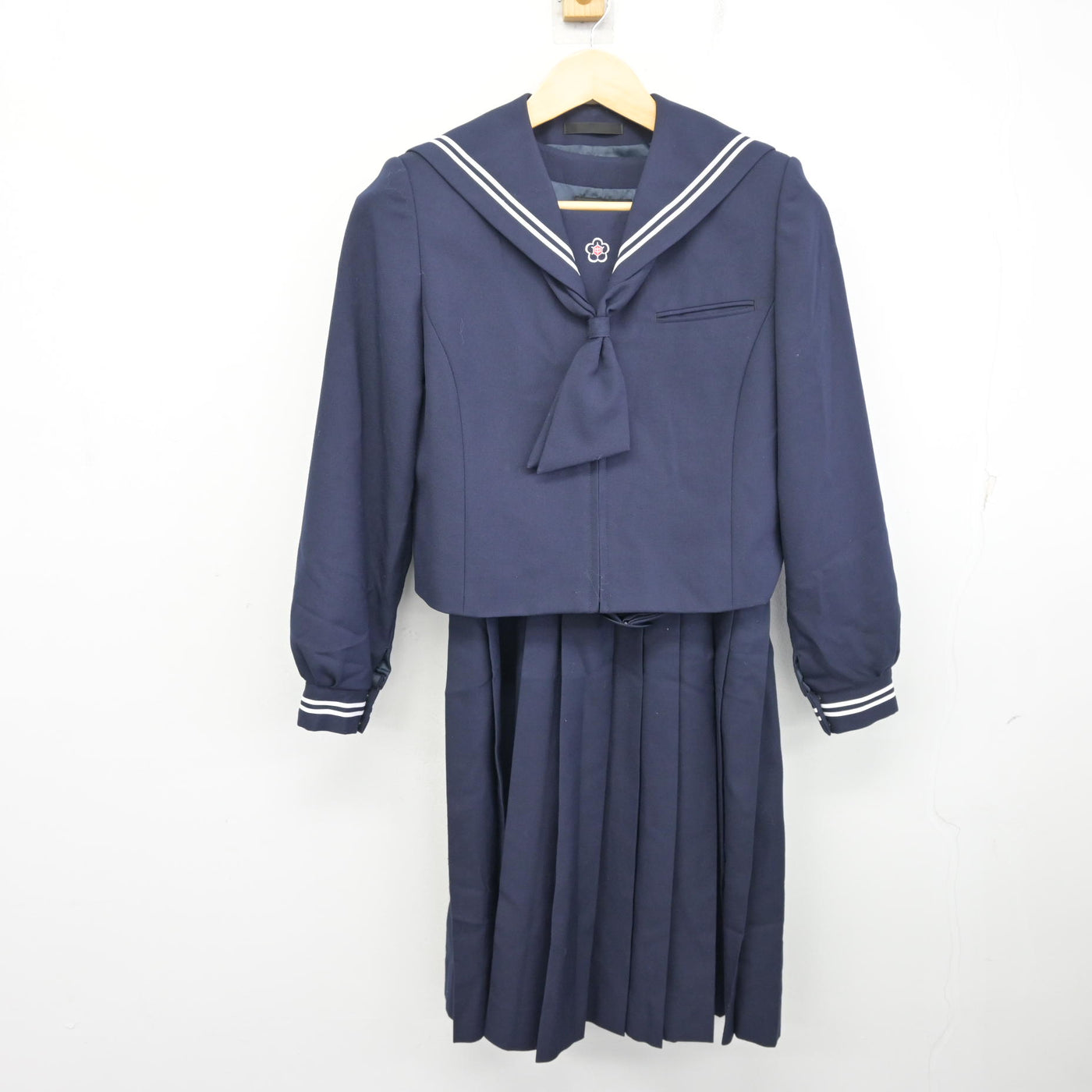 【中古】東京都 亀戸中学校 女子制服 3点 (セーラー服・ジャンパースカート) sf099568
