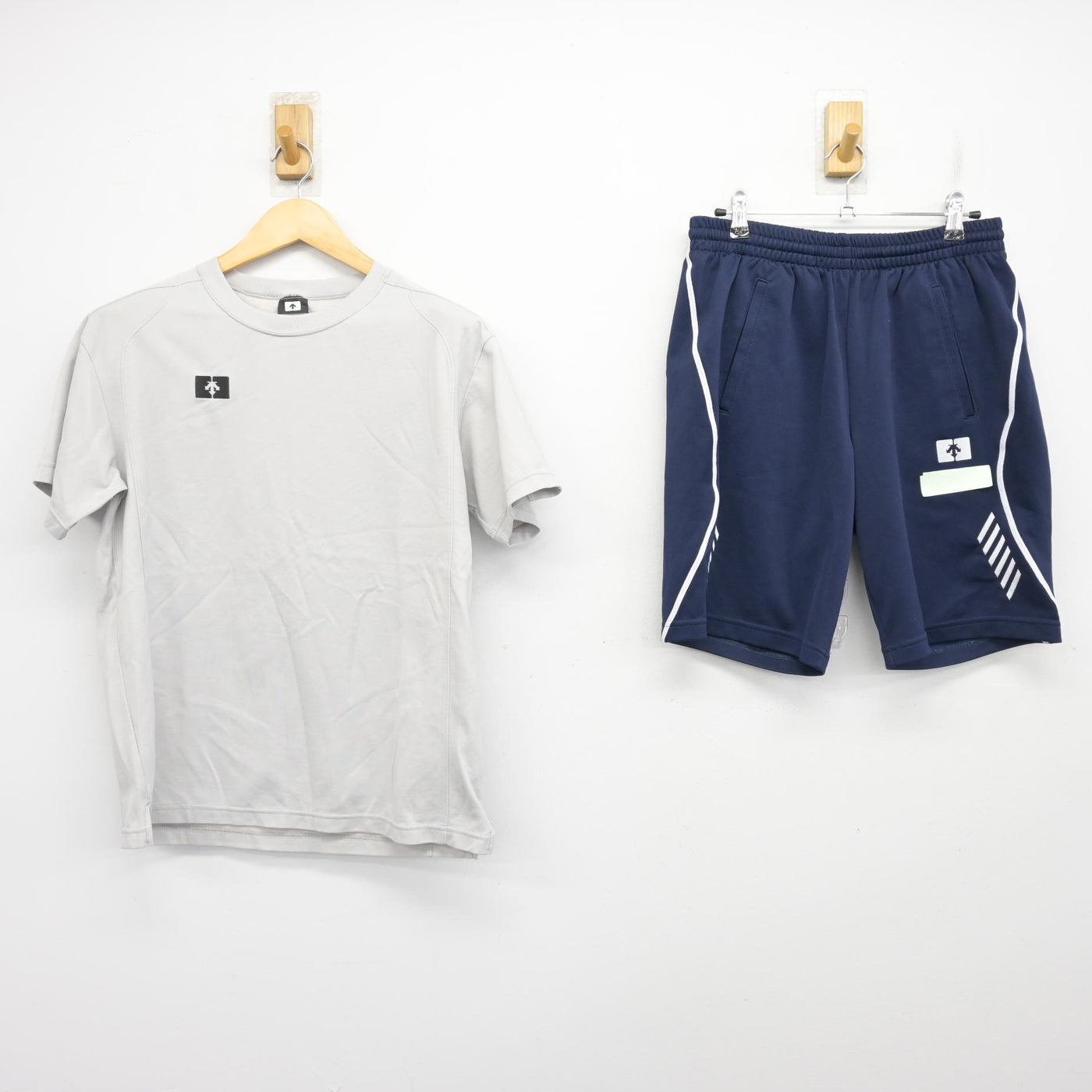 【中古】  クラーク記念国際高等学校 女子制服 2点 (体操服 上・体操服 下) sf099578