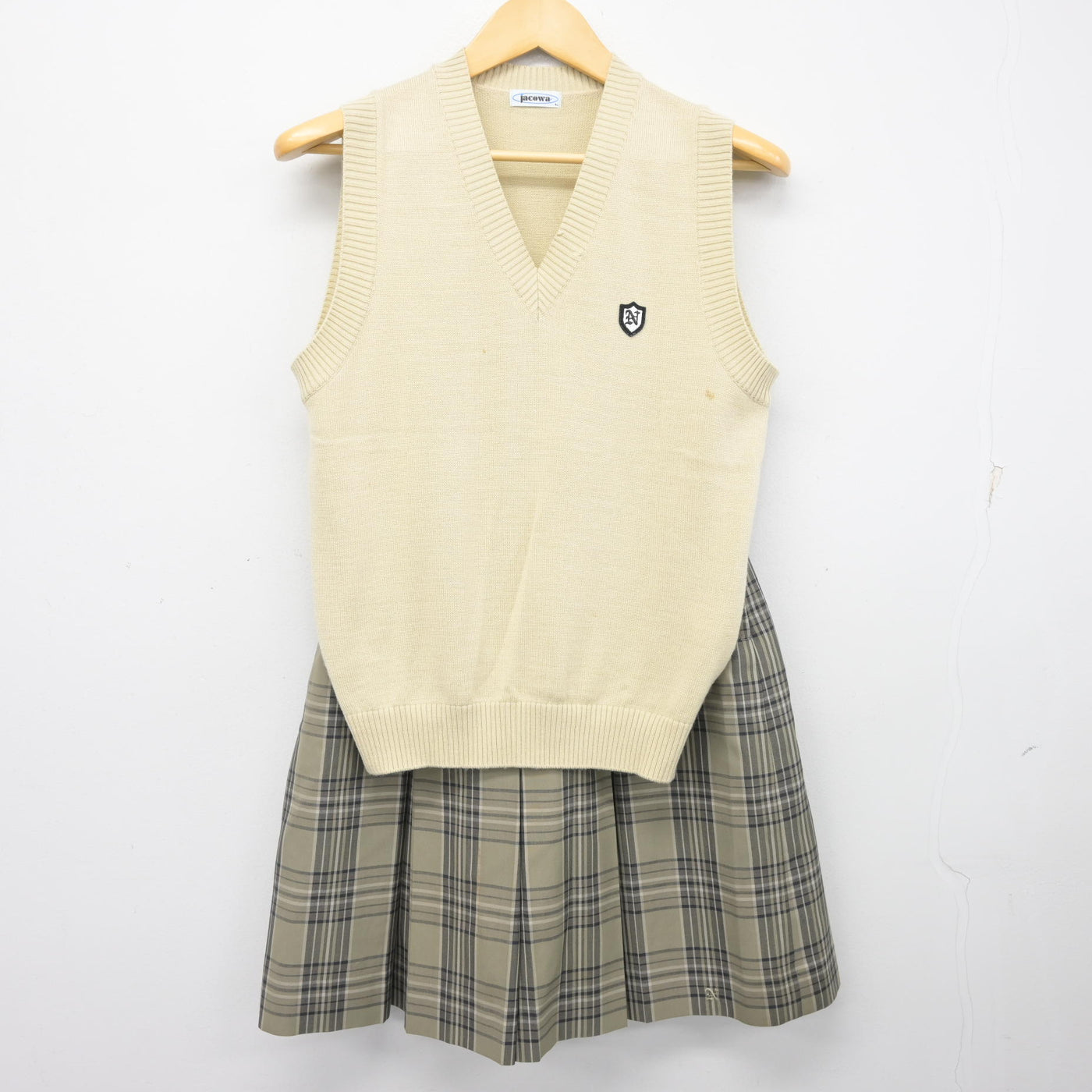 【中古】茨城県 土浦日本大学高等学校 女子制服 2点 (ニットベスト・スカート) sf099600