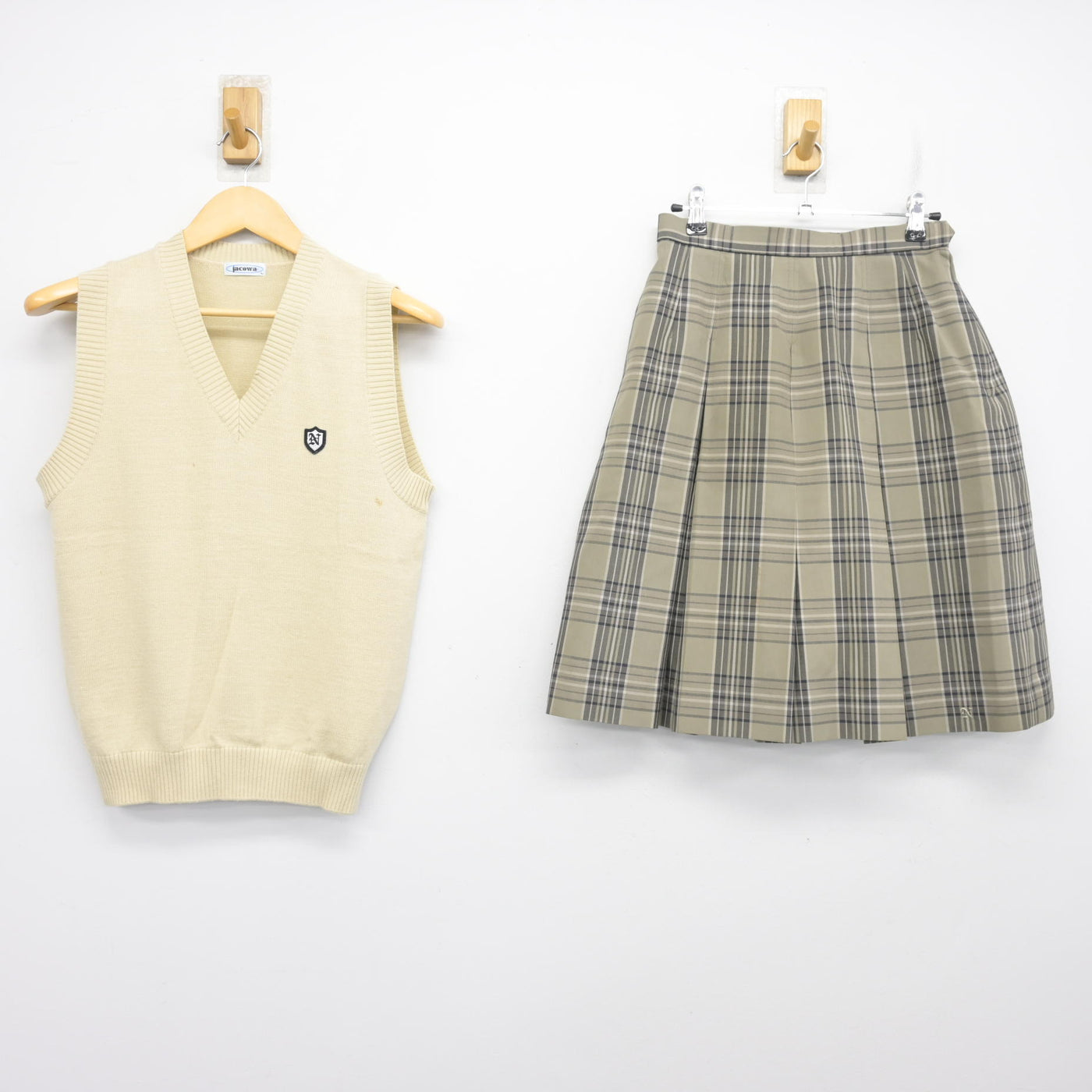 【中古】茨城県 土浦日本大学高等学校 女子制服 2点 (ニットベスト・スカート) sf099600
