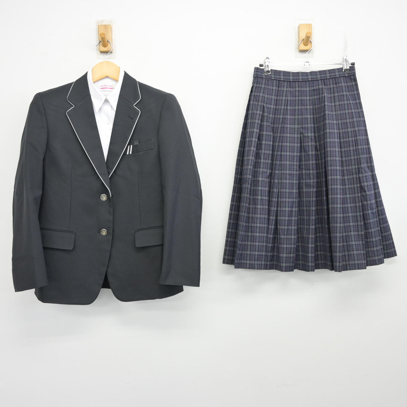 【中古】愛知県 北方中学校 女子制服 3点 (ブレザー・シャツ・スカート) sf099727