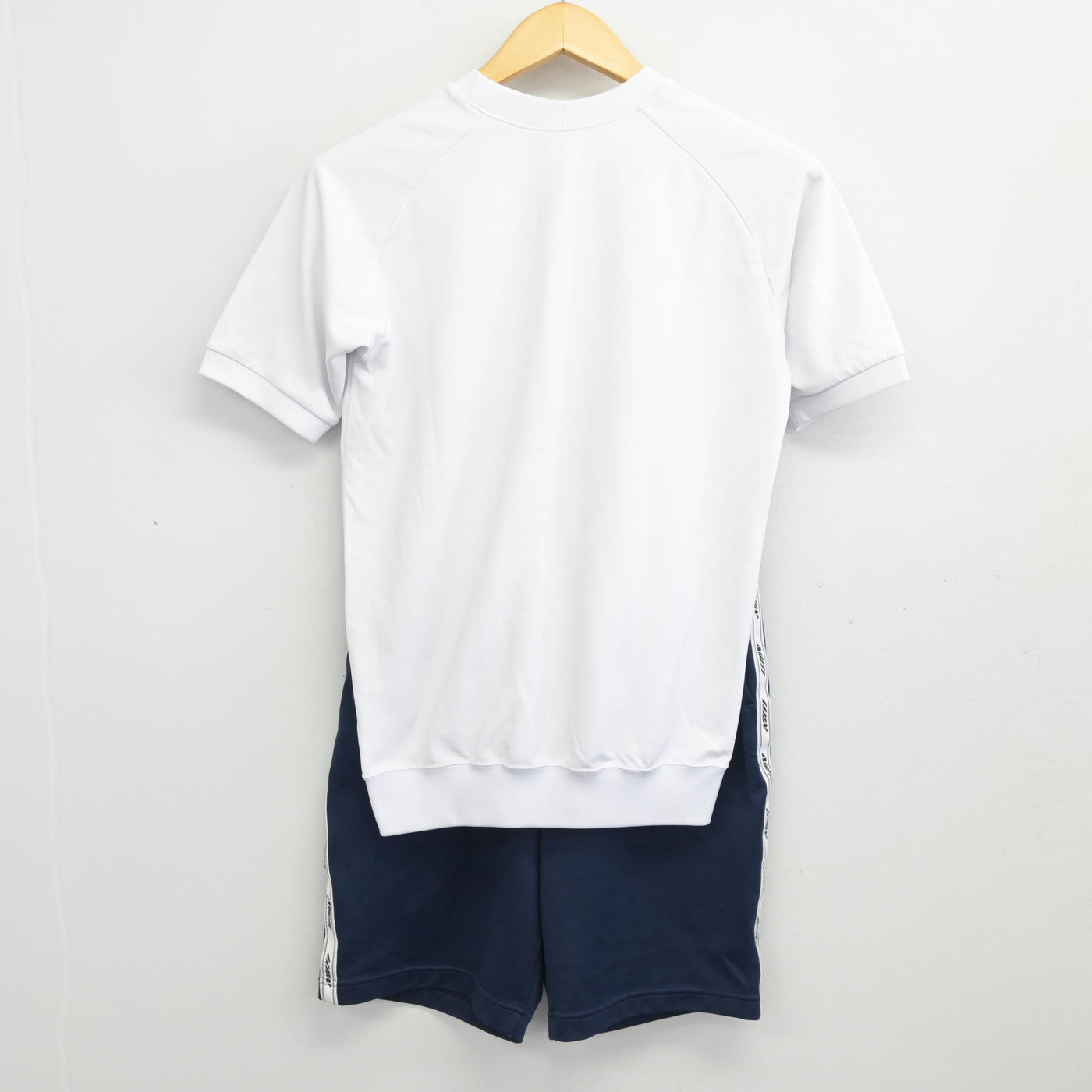 【中古】愛知県 北方中学校 女子制服 2点 (体操服 上・体操服 下) sf099732