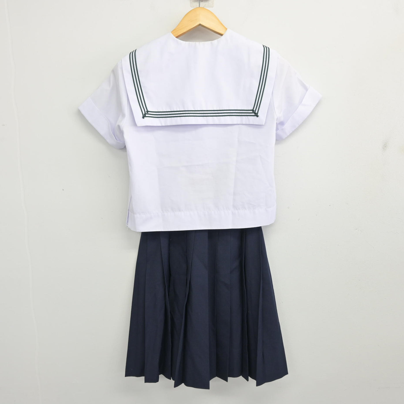 【中古】大阪府 道明寺中学校 女子制服 2点 (セーラー服・スカート) sf099746