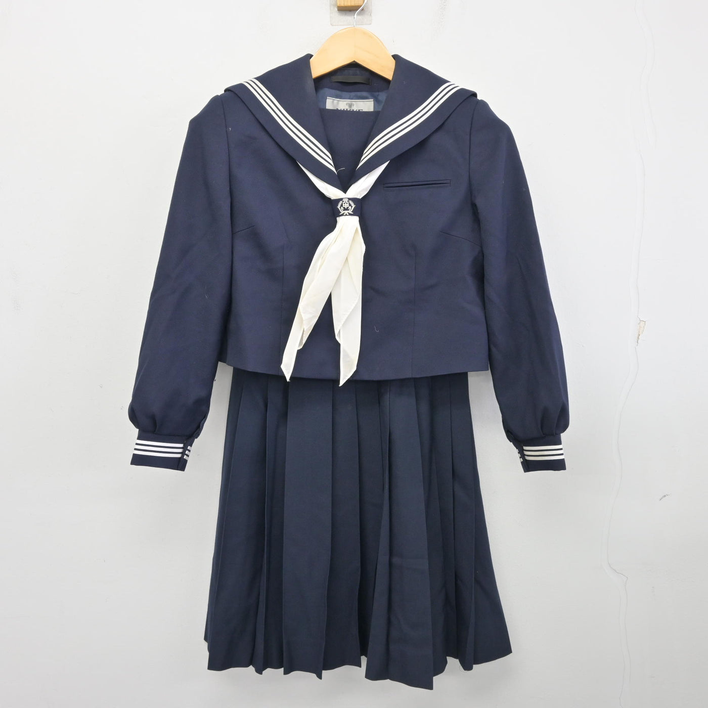【中古】埼玉県 元郷中学校 女子制服 3点 (セーラー服・スカート) sf099788