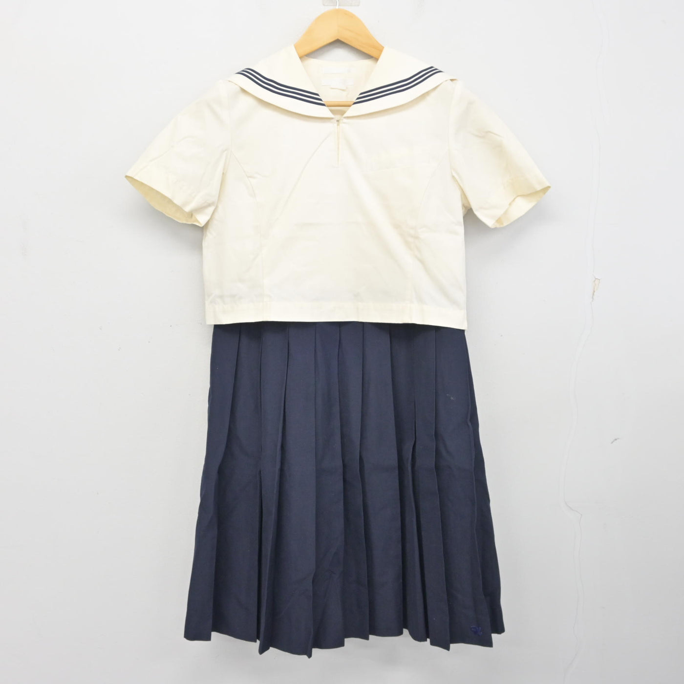 【中古】福岡県 博多女子高等学校 女子制服 3点 (セーラー服・ジャンパースカート) sf099843