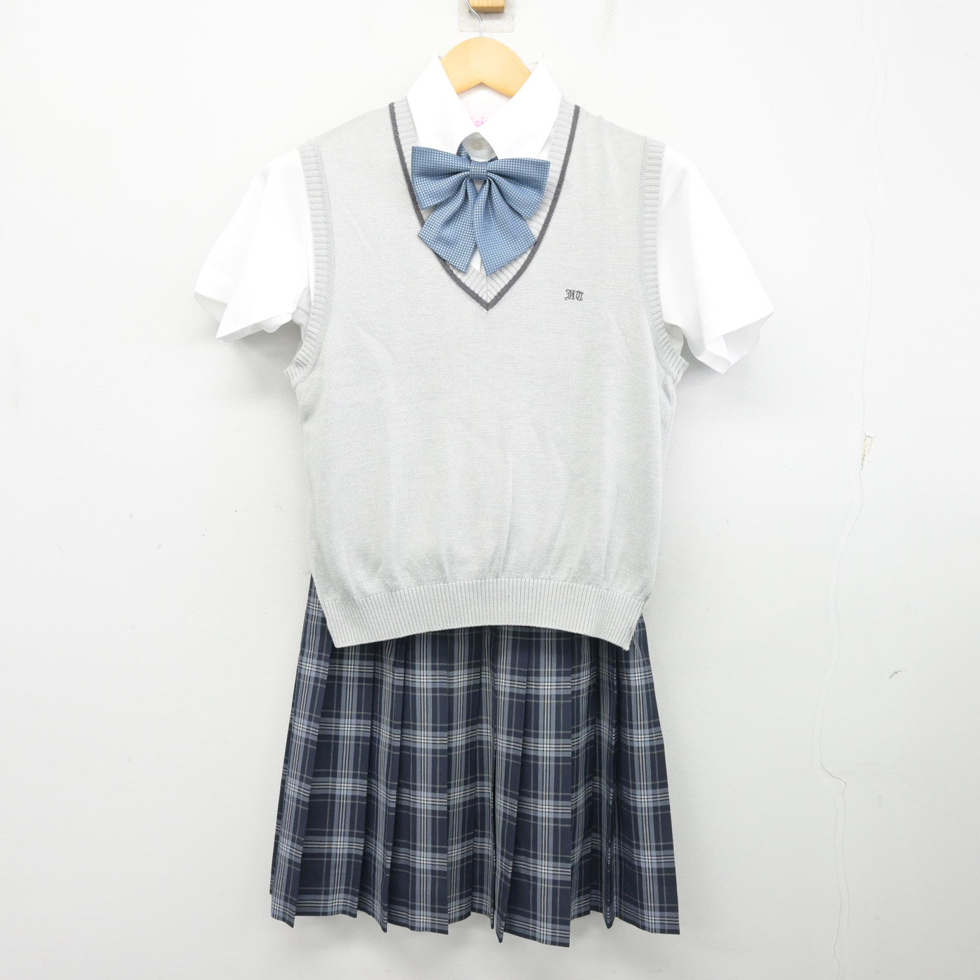 【中古】埼玉県 花咲徳栄高等学校 女子制服 4点 (ニットベスト・シャツ・スカート) sf099875