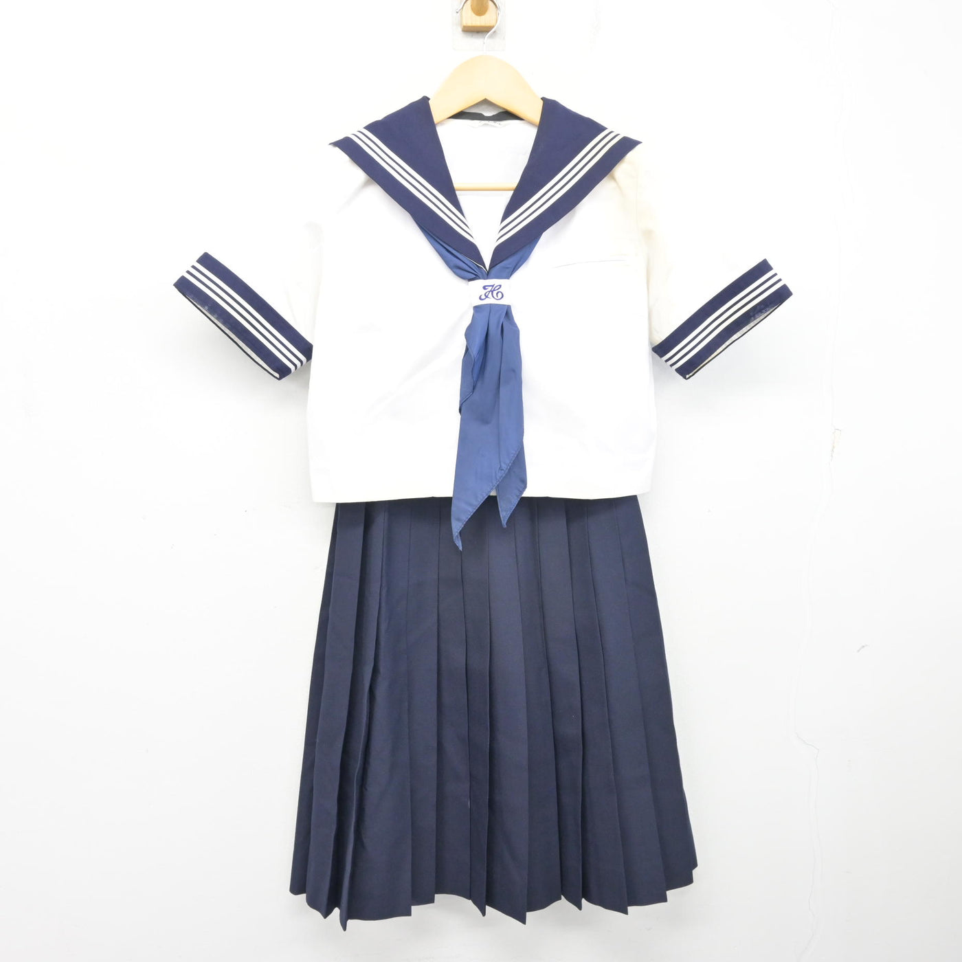 【中古】千葉県 市川市立第三中学校 女子制服 3点 (セーラー服・スカート) sf099925