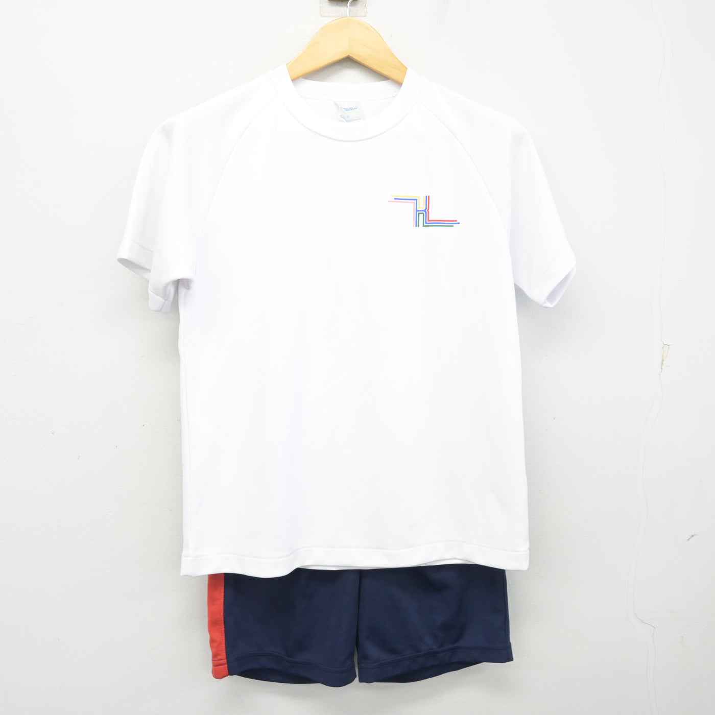 【中古】東京都 関東第一高等学校 女子制服 2点 (体操服 上・体操服 下) sf099929