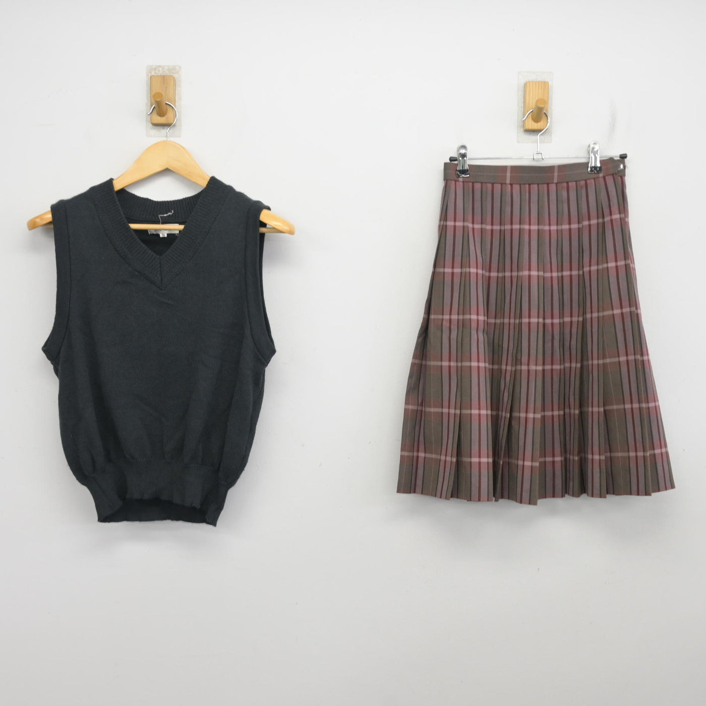 中古】京都府 花園高等学校 女子制服 2点 (ニットベスト・スカート 