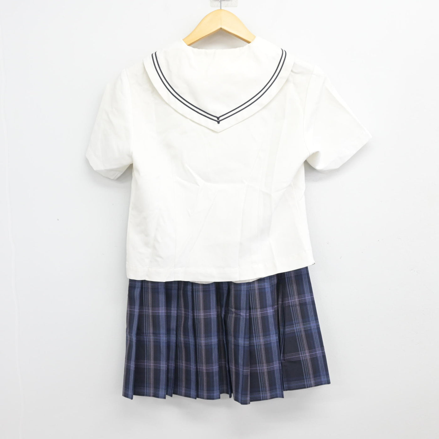 【中古】埼玉県 秋草学園高等学校 女子制服 3点 (セーラー服・スカート) sf099947