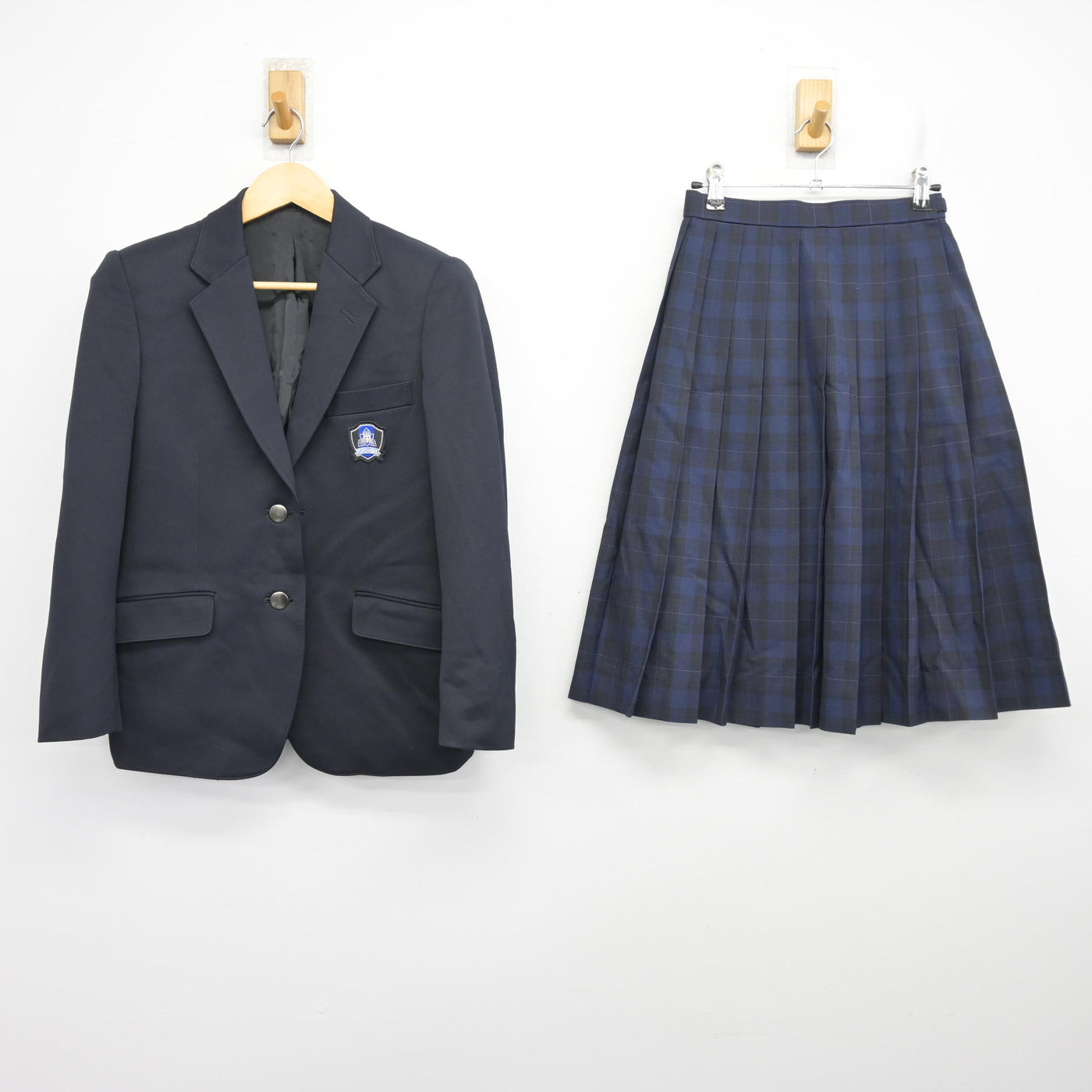 【中古】神奈川県 久里浜中学校 女子制服 2点 (ブレザー・スカート) sf099995