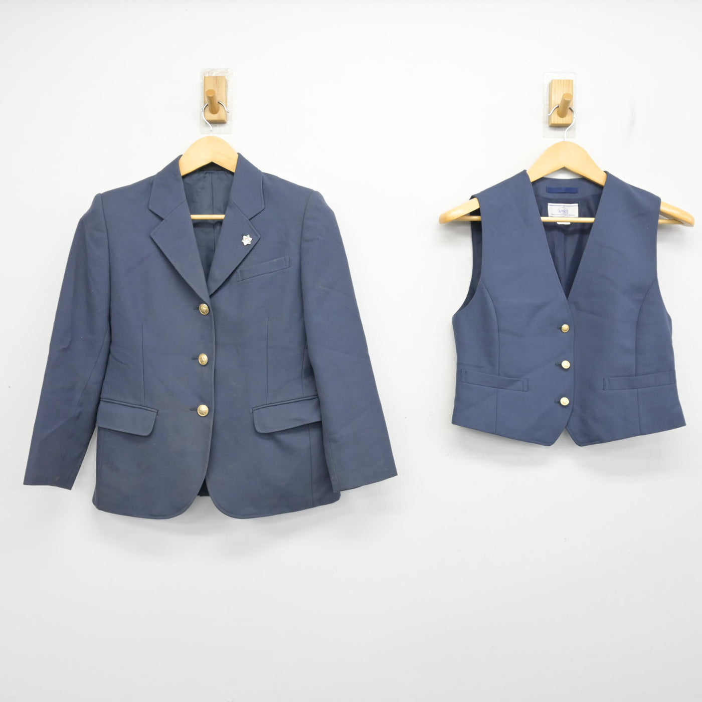 【中古】山形県 西川中学校 女子制服 2点 (ブレザー・ベスト) sf100022