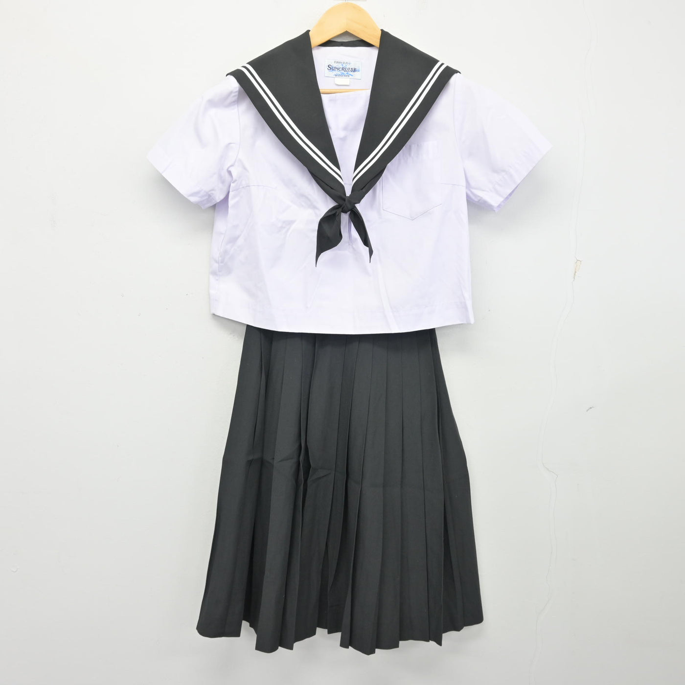 【中古】愛知県 千代田中学校 女子制服 3点 (セーラー服・スカート) sf100102