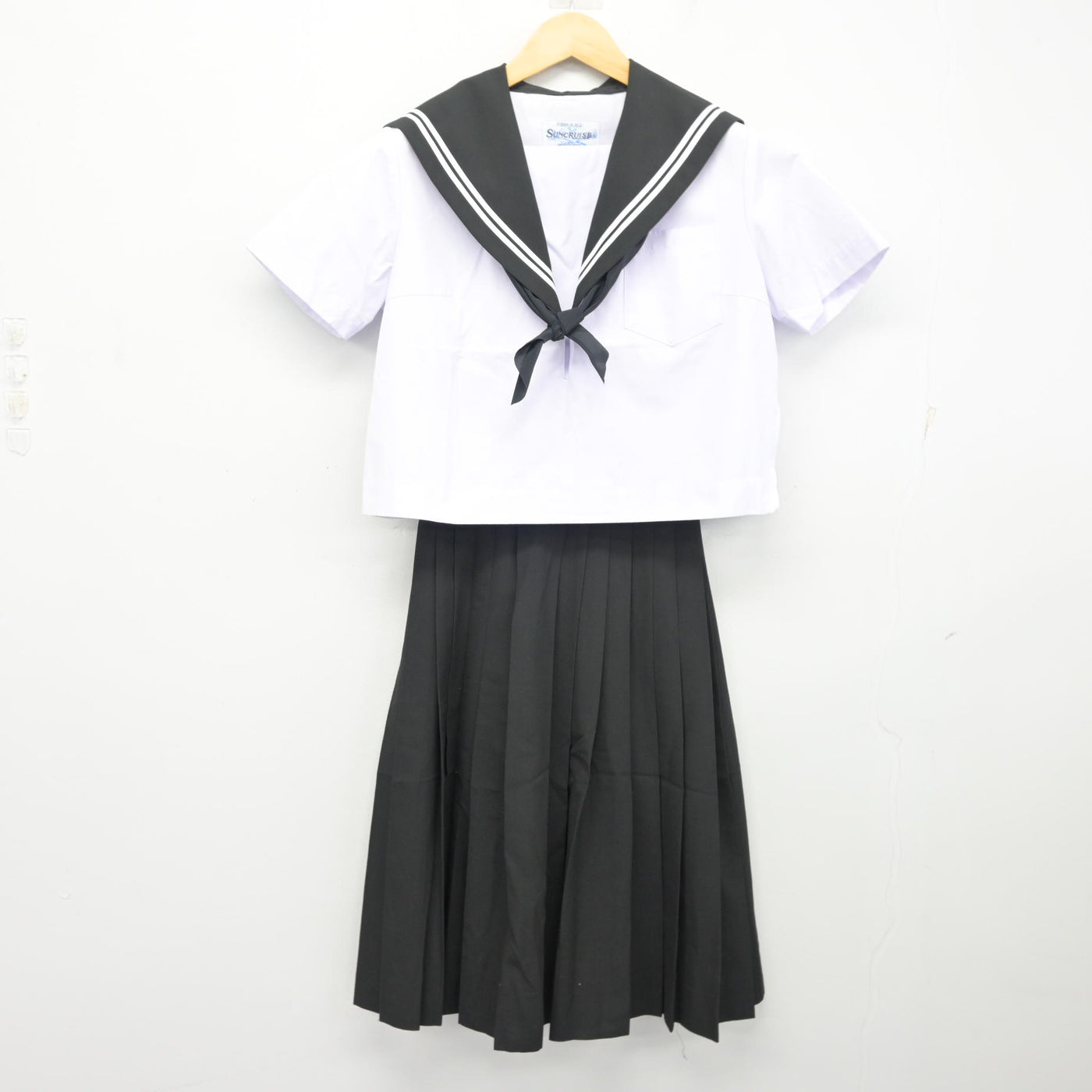 【中古】愛知県 千代田中学校 女子制服 3点 (セーラー服・スカート) sf100103