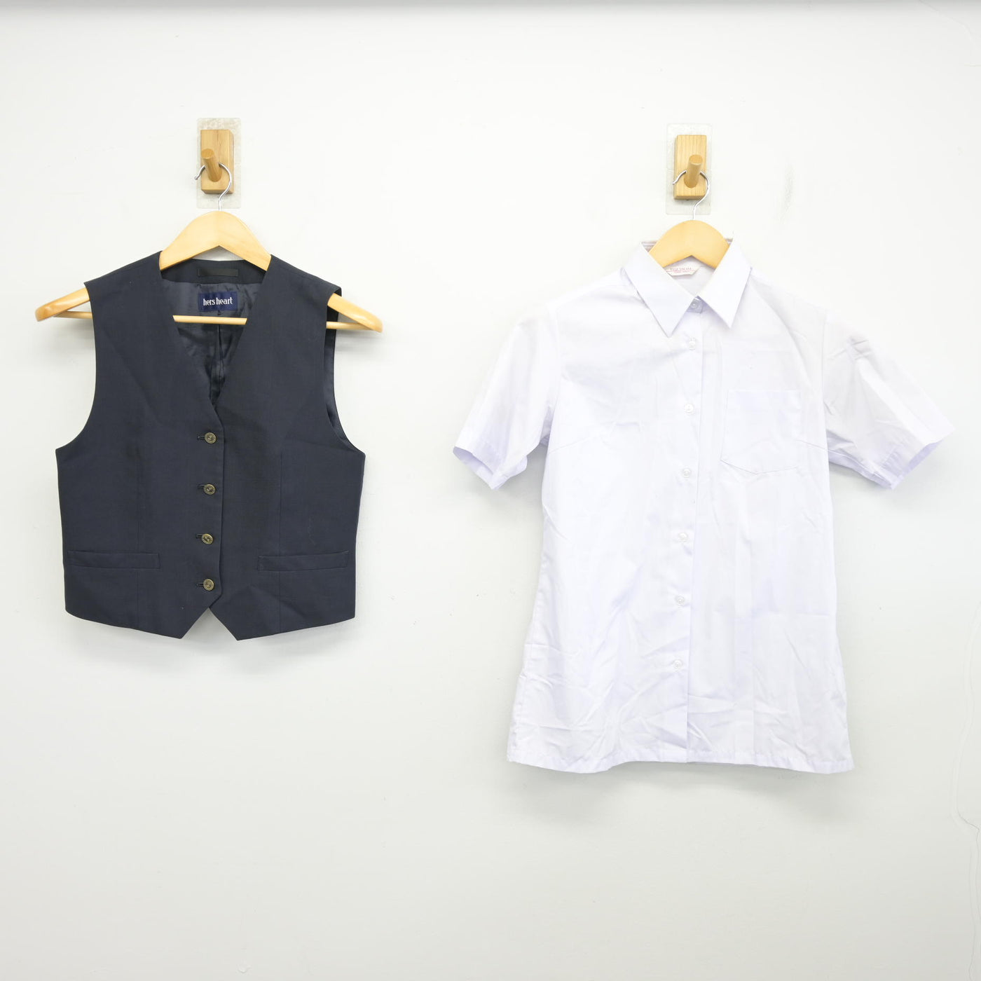 【中古】埼玉県 川越総合高等学校 女子制服 2点 (ベスト・シャツ) sf100116