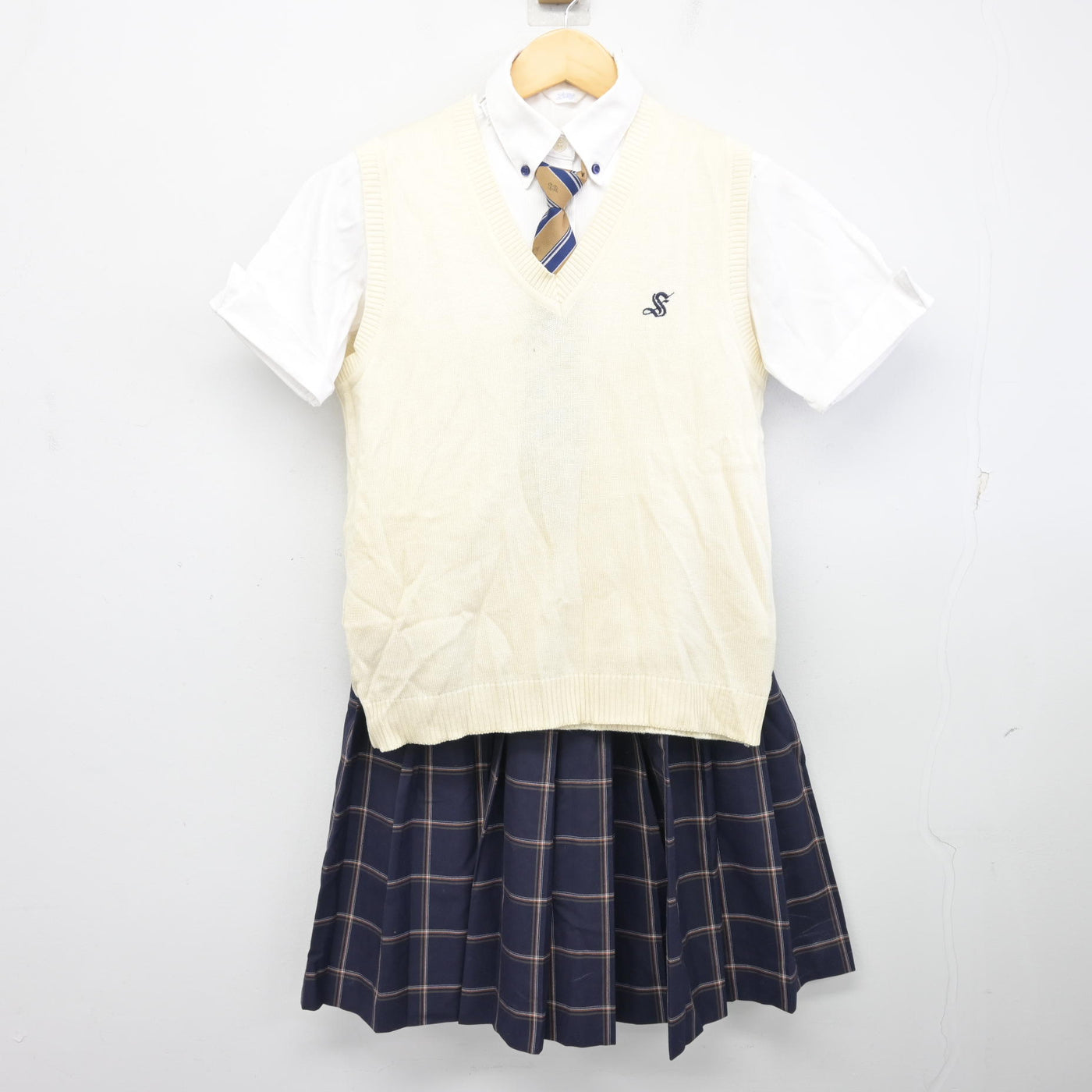 【中古】栃木県 作新学院高等学校 女子制服 4点 (ニットベスト・シャツ・スカート) sf100123