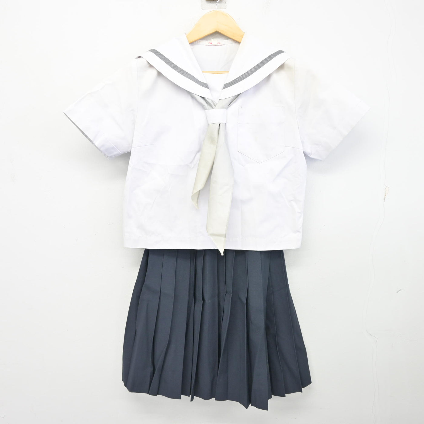 【中古】兵庫県 朝日中学校 女子制服 4点 (セーラー服・スカート) sf100141